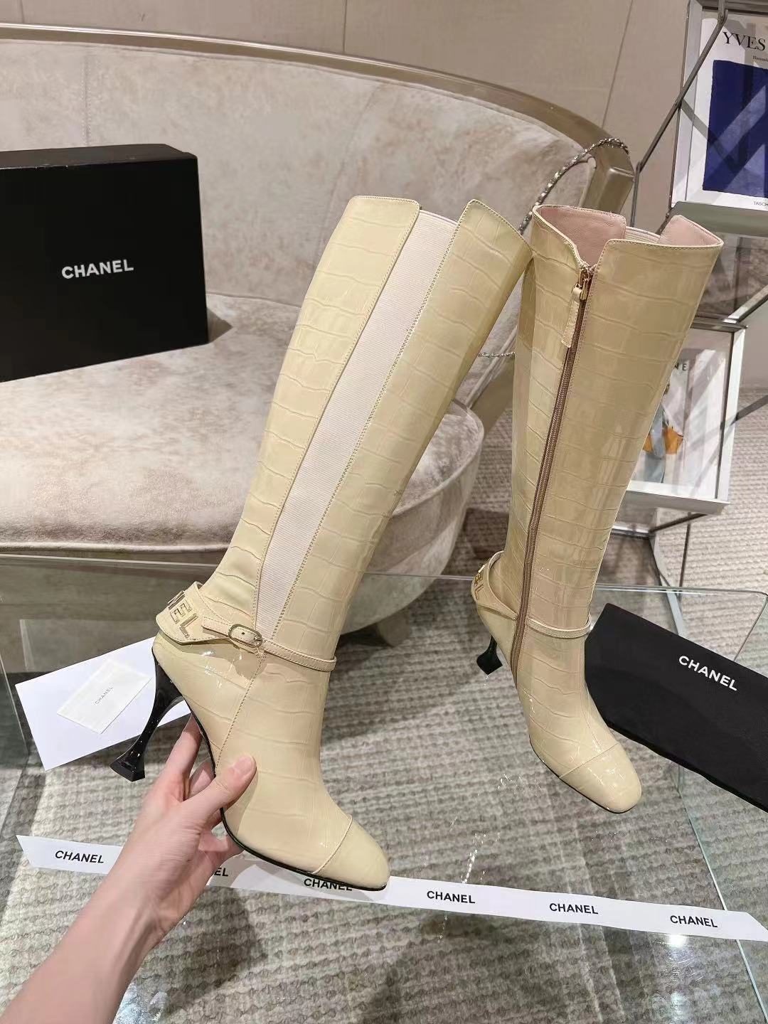 CC 26S Chain Buckle Croc Jumping Boots 9cm Beige Patent Leather 117688