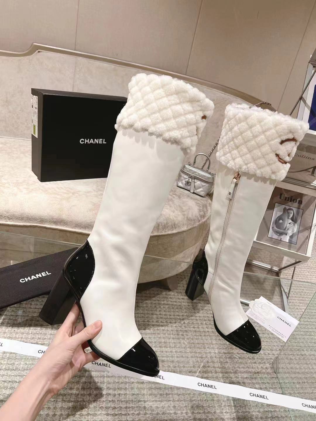 CC 26S Turnlock Quilted Shearling Jumping Boots 8.5cm White Leather 117691