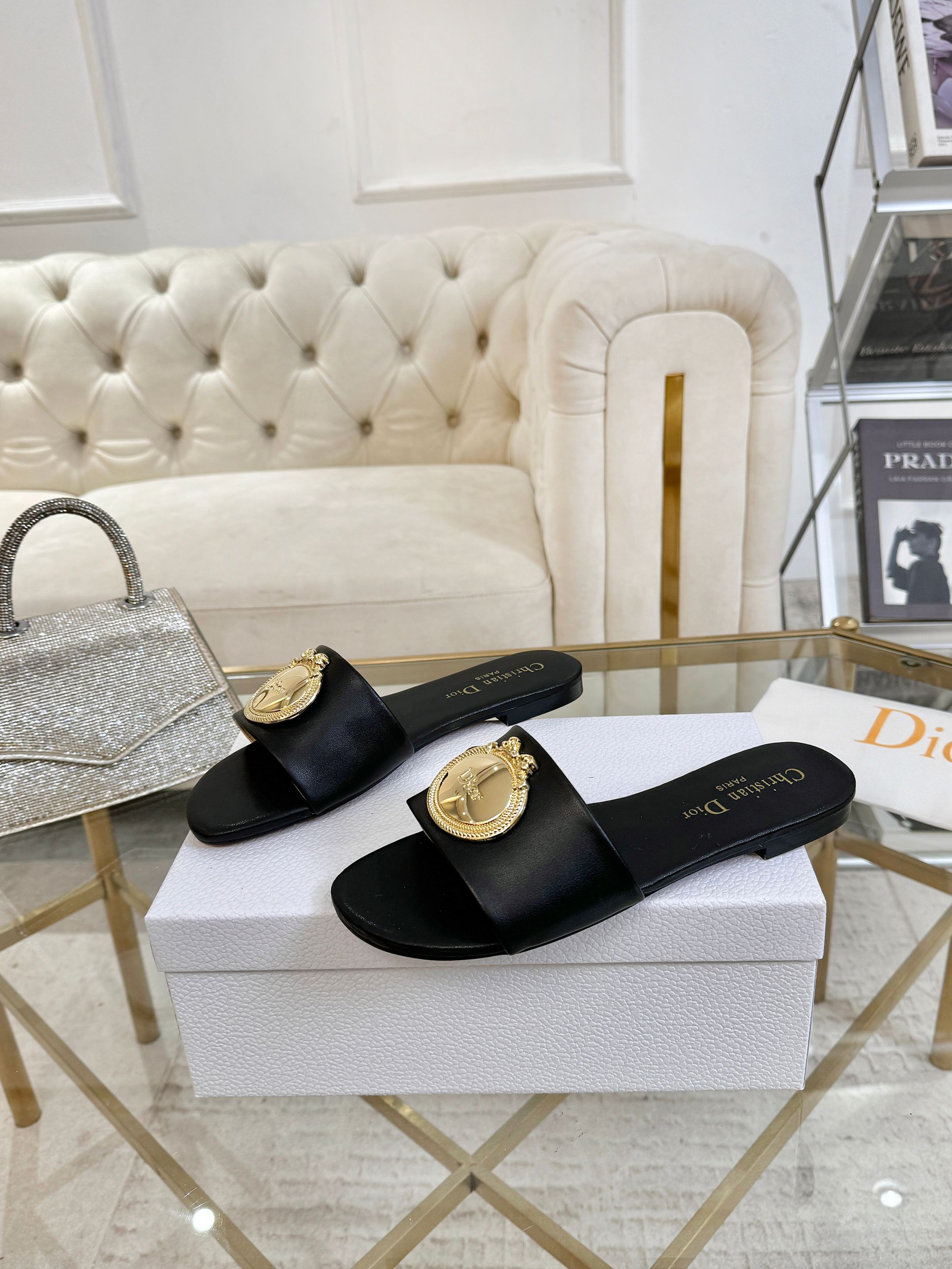 CD 26s Sandals Black Leather 667117