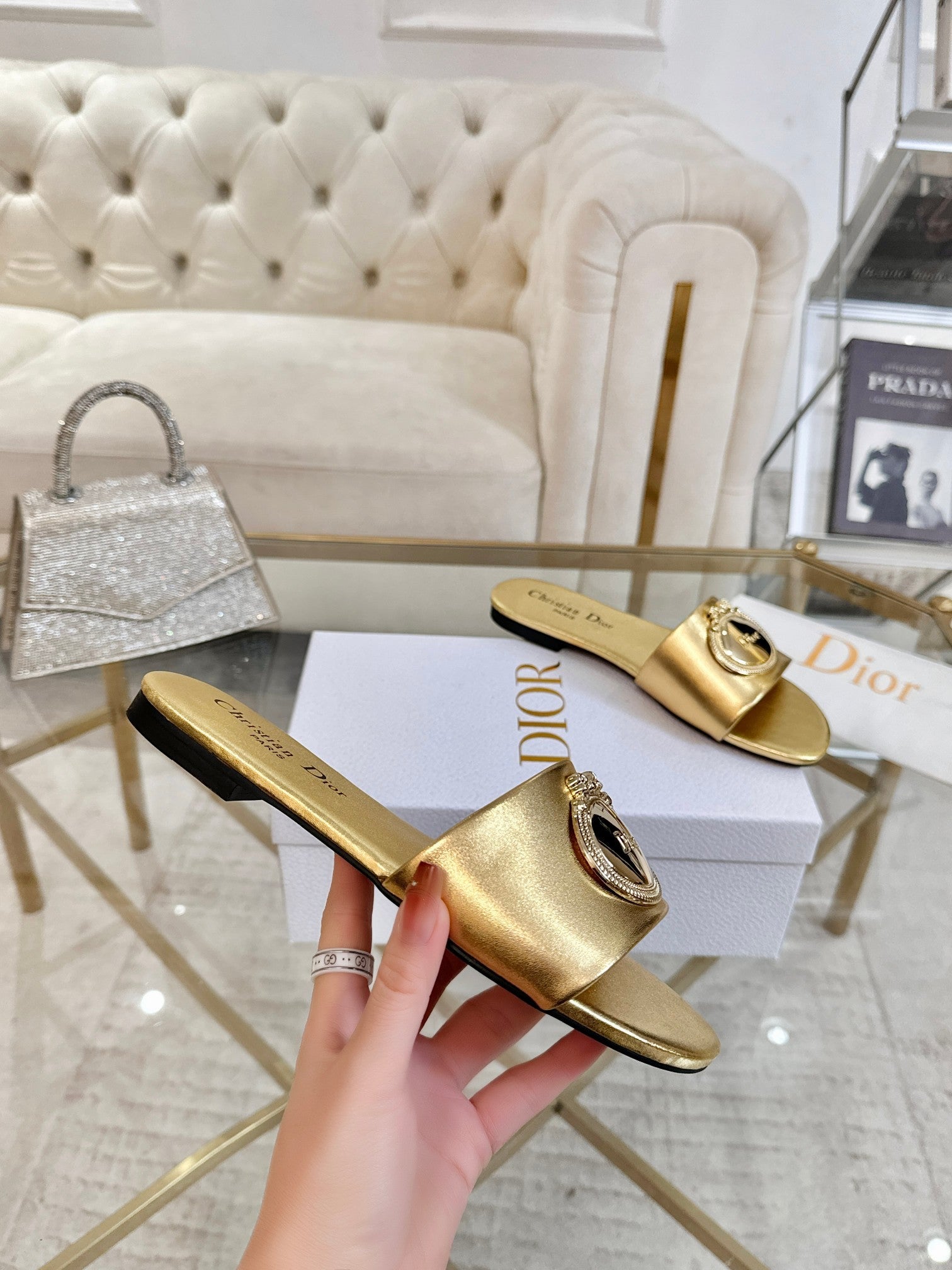 CD 26s Sandals Gold Leather 667116