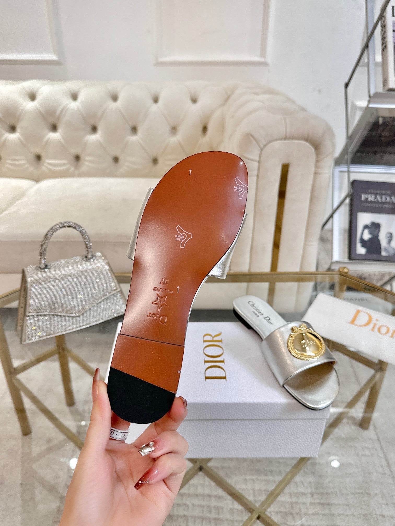 CD 26s Sandals Sliver Leather 667114