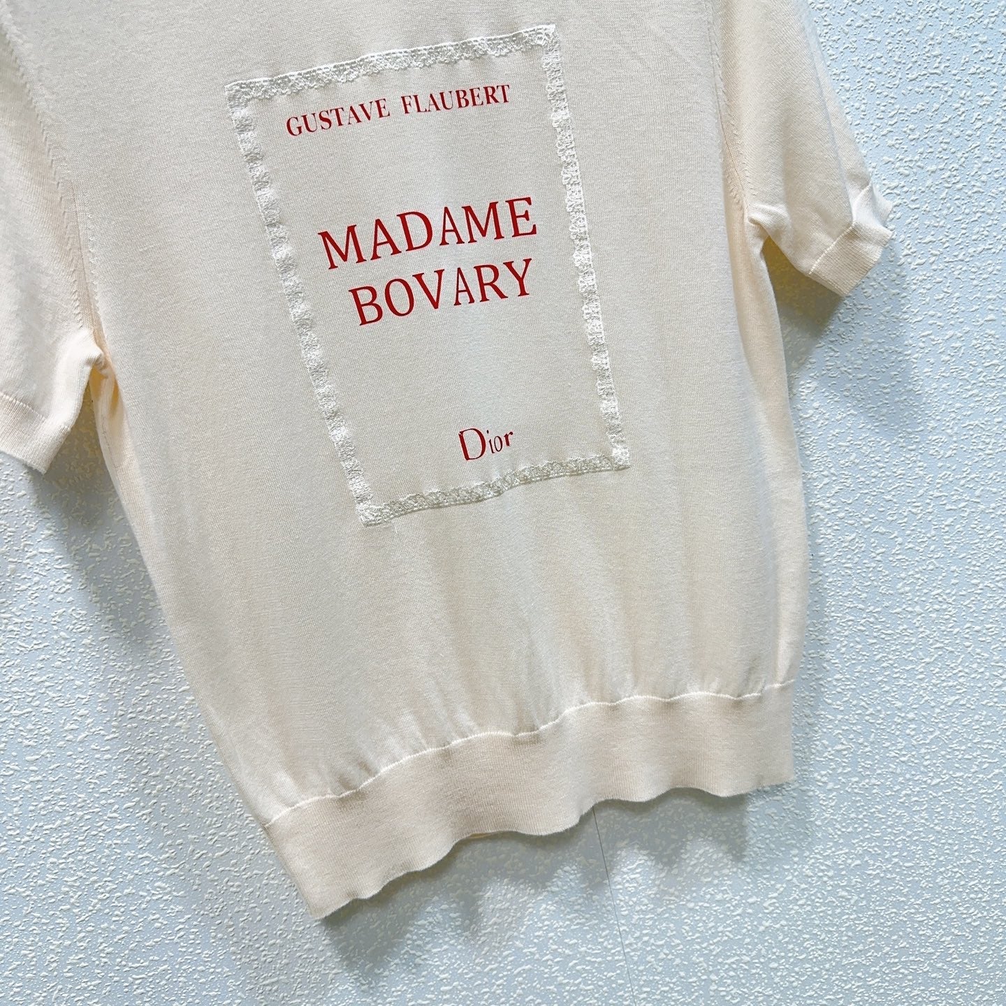 CD 26s Book Cover Short-Sleeved Sweater Ivory Red Knit 363520