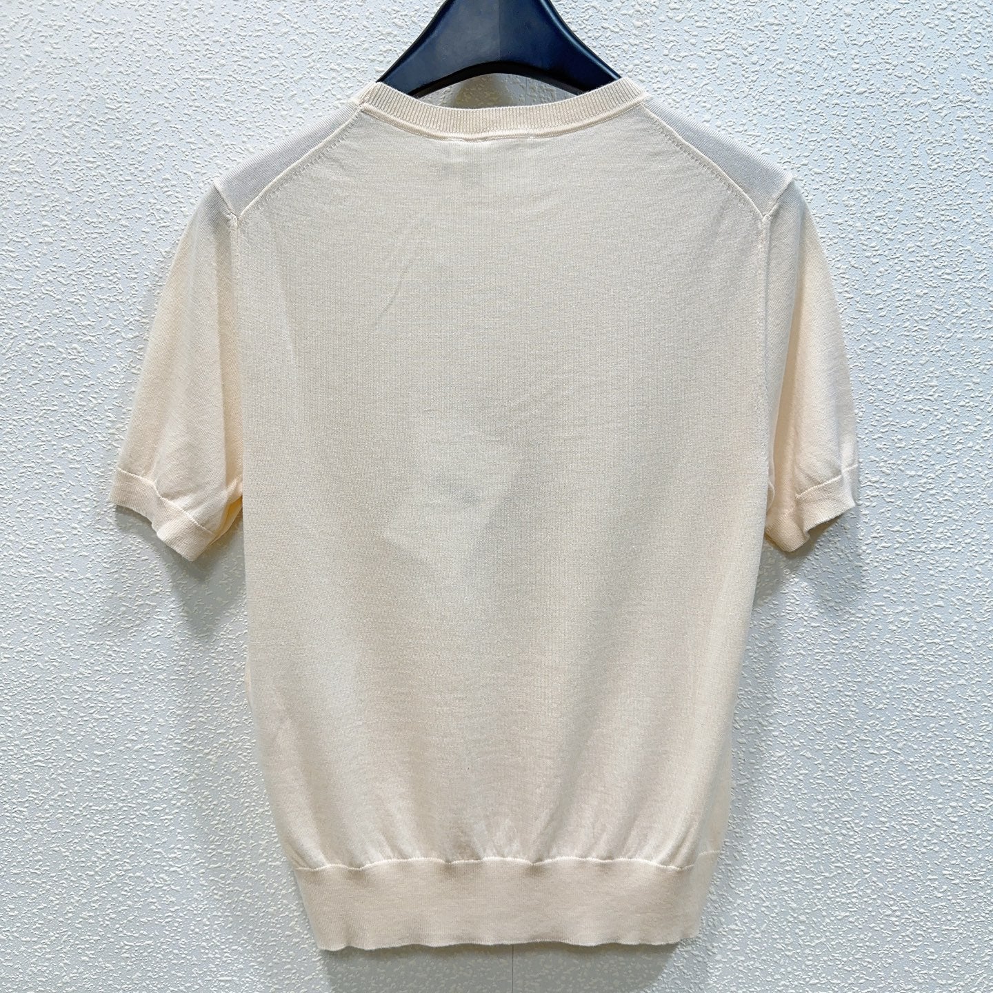 CD 26s Book Cover Short-Sleeved Sweater Ivory Red Knit 363520