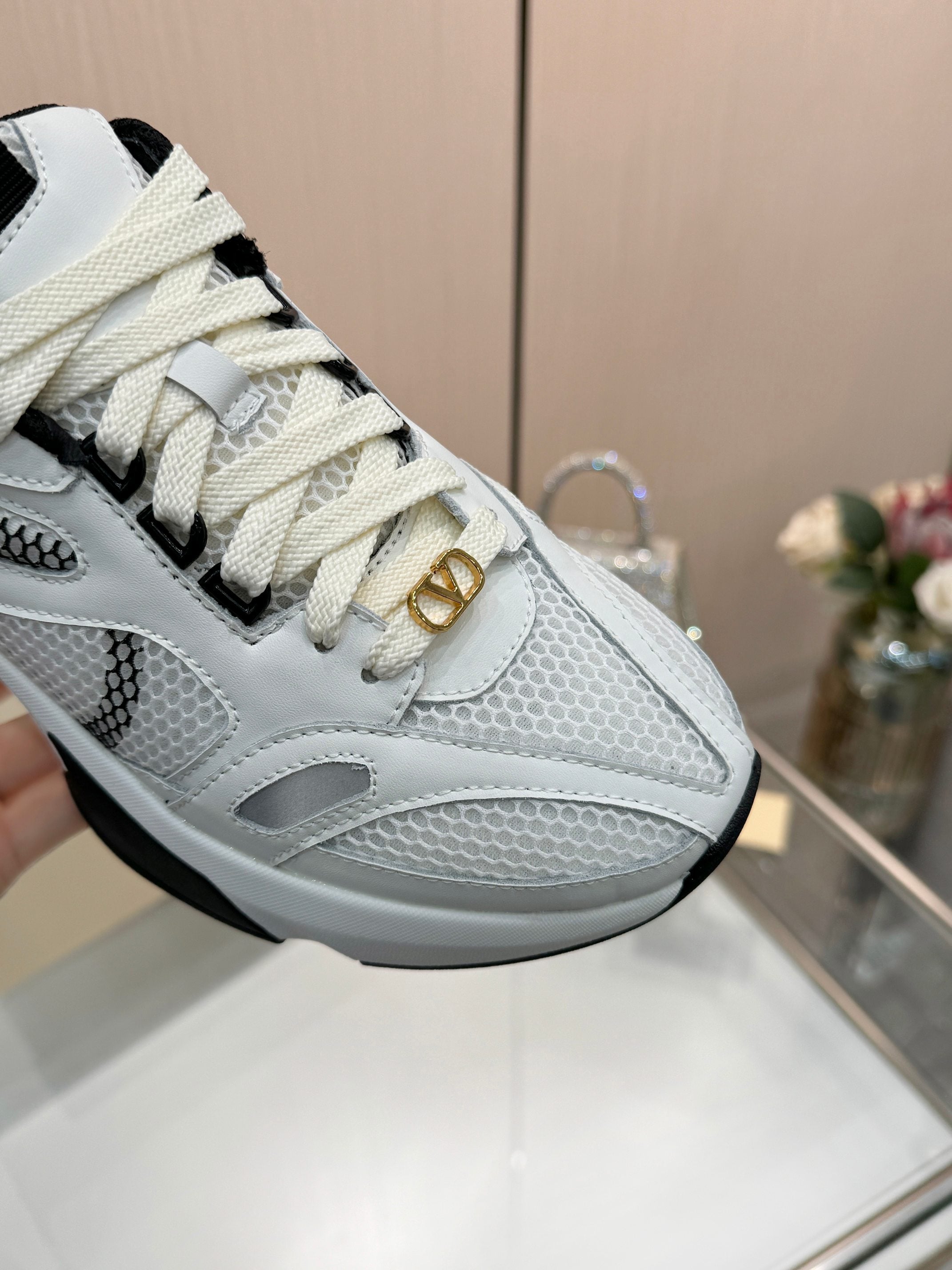 VT 26s Demivee Signature Sneakers White Mesh 943072