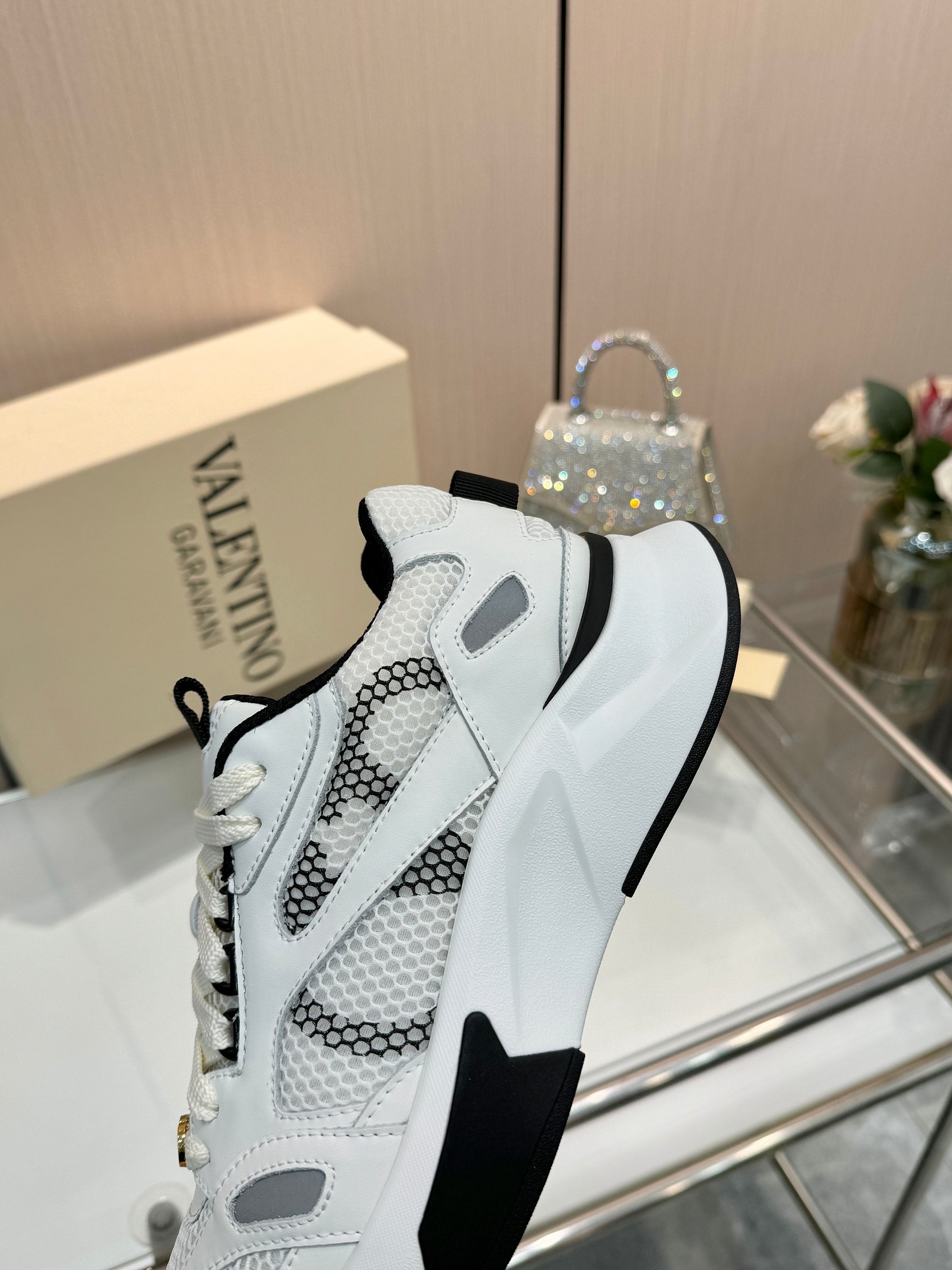 VT 26s Demivee Signature Sneakers White Mesh 943072