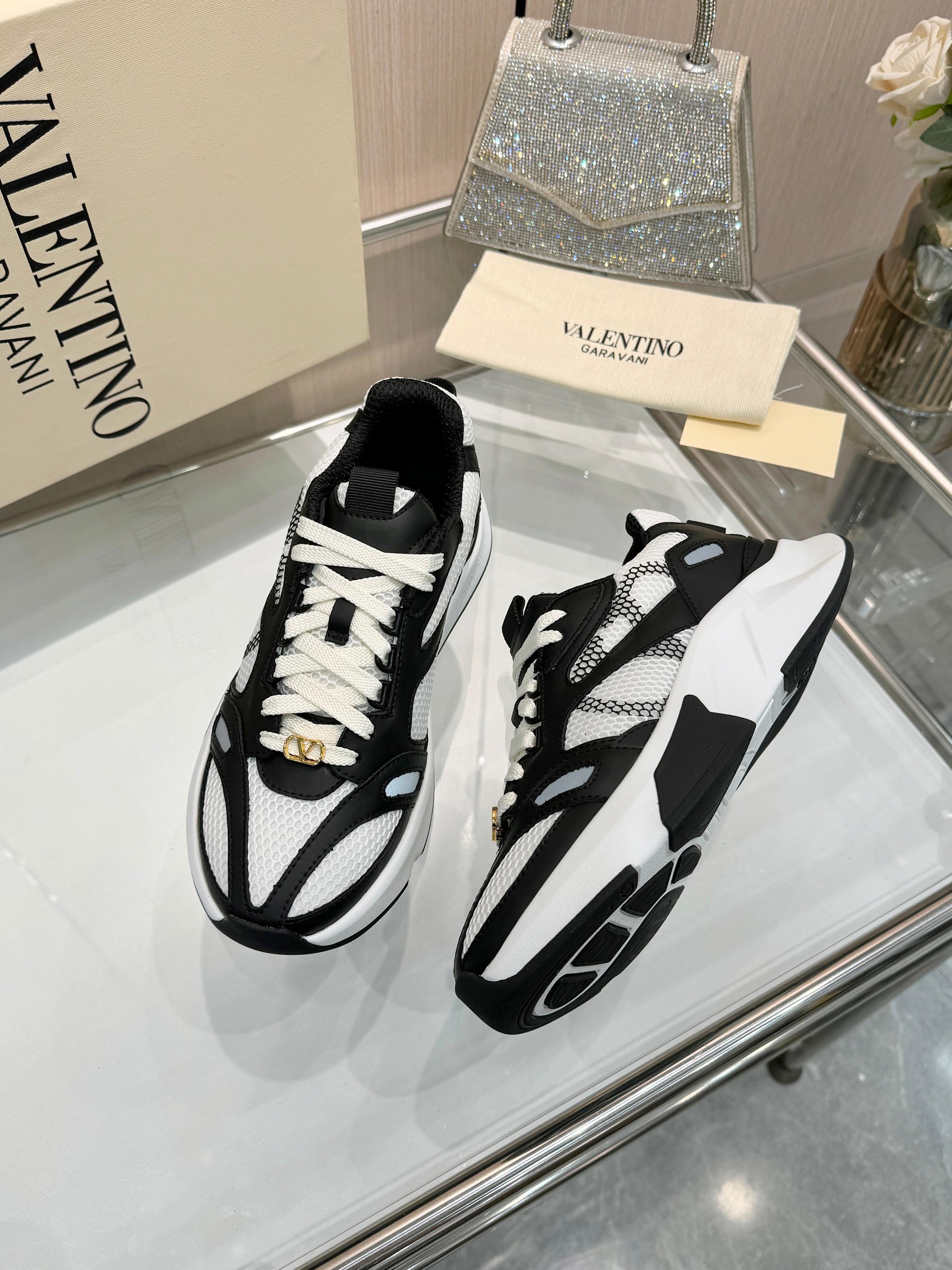 VT 26s Demivee Signature Sneakers White Black Mesh 943077