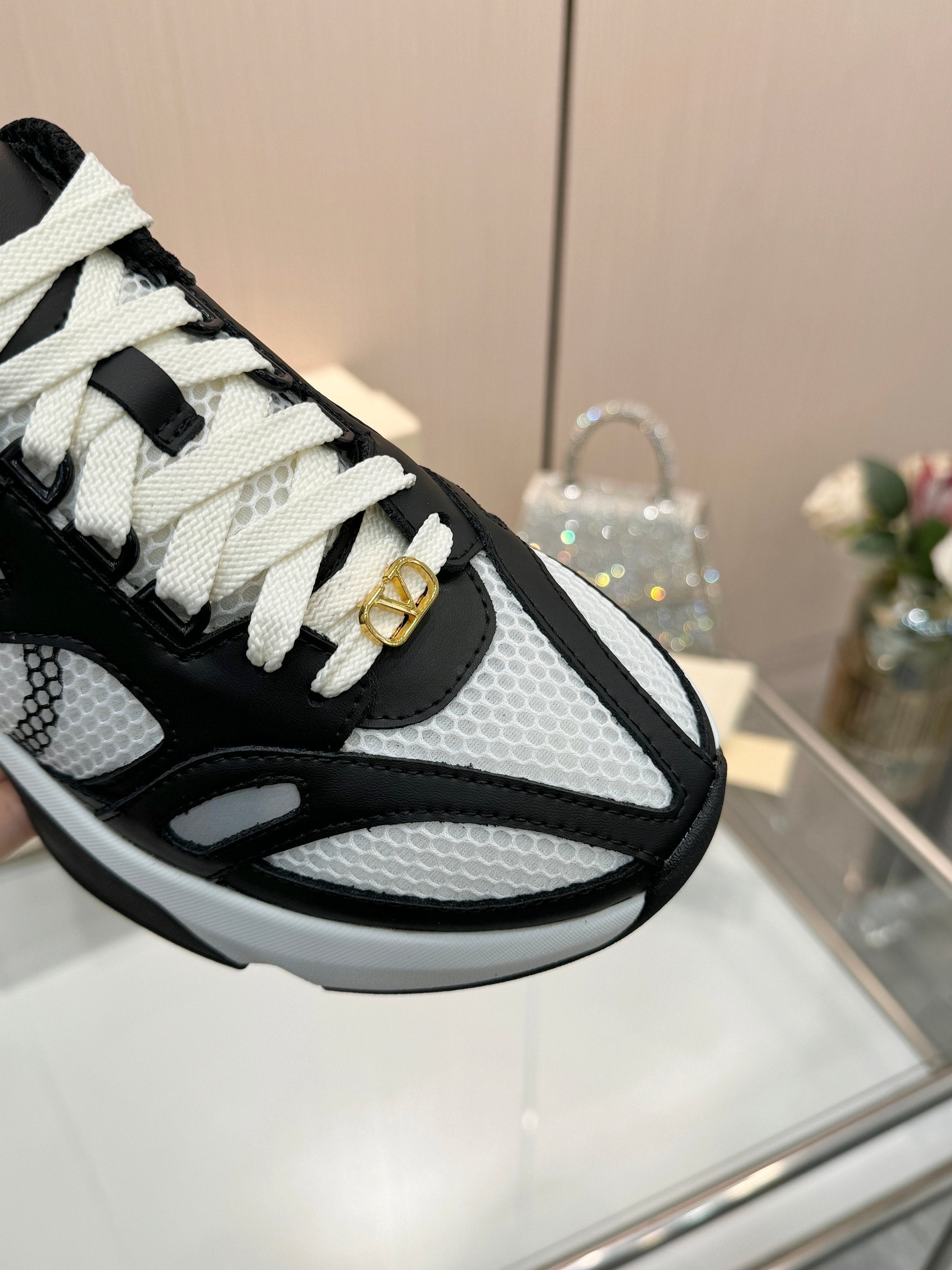 VT 26s Demivee Signature Sneakers White Black Mesh 943077