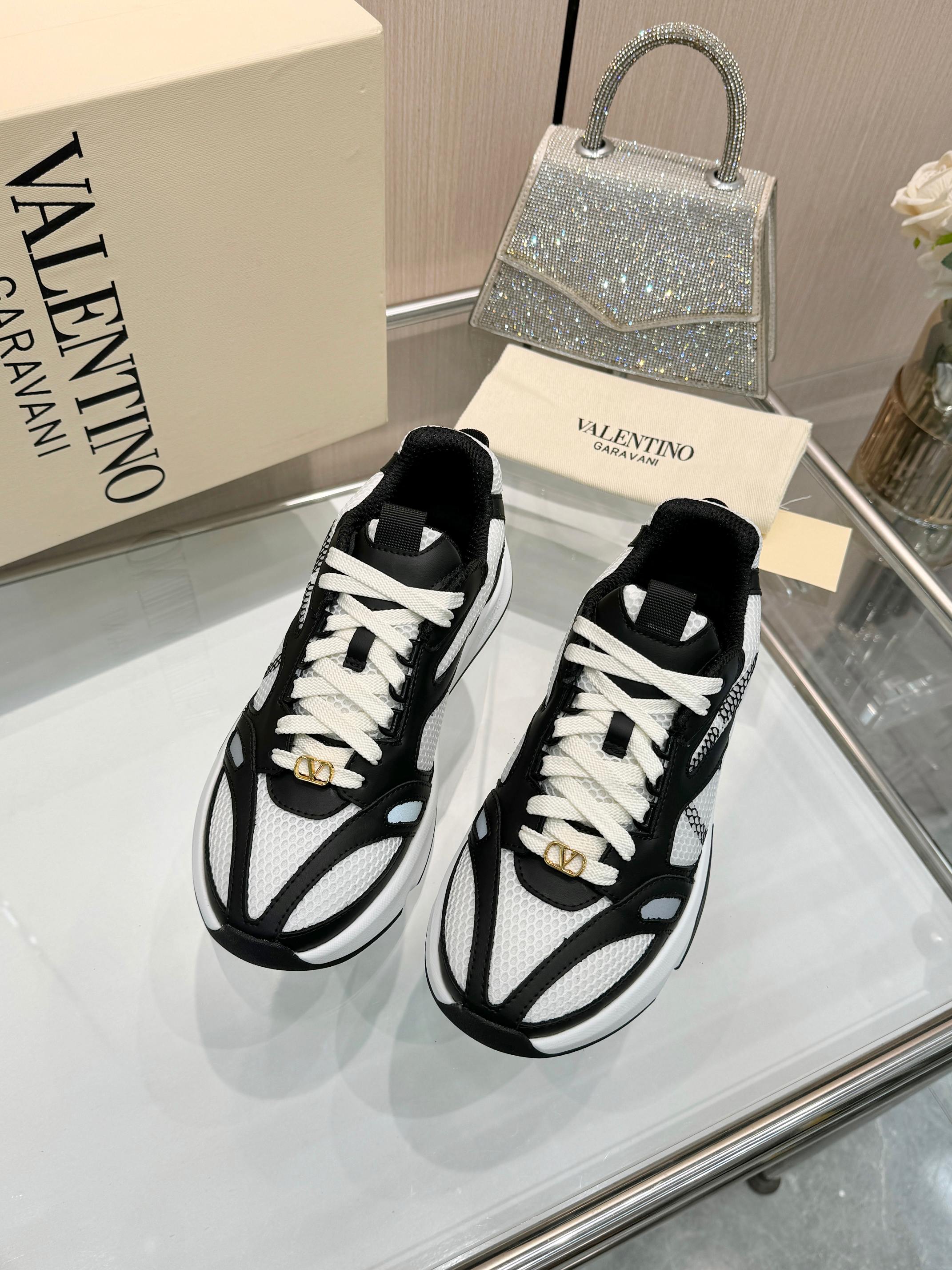 VT 26s Demivee Signature Sneakers White Black Mesh 943077
