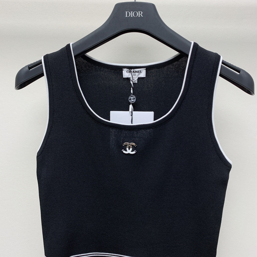 CC 25 Round Neck Knitted Embroidered Logo Vest in Black 277577