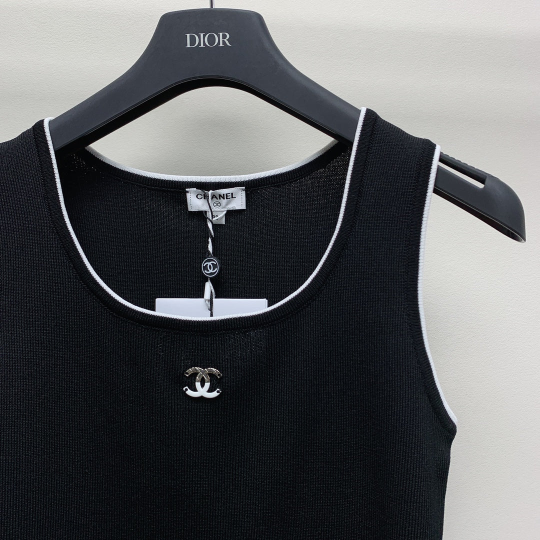 CC 25 Round Neck Knitted Embroidered Logo Vest in Black 277577