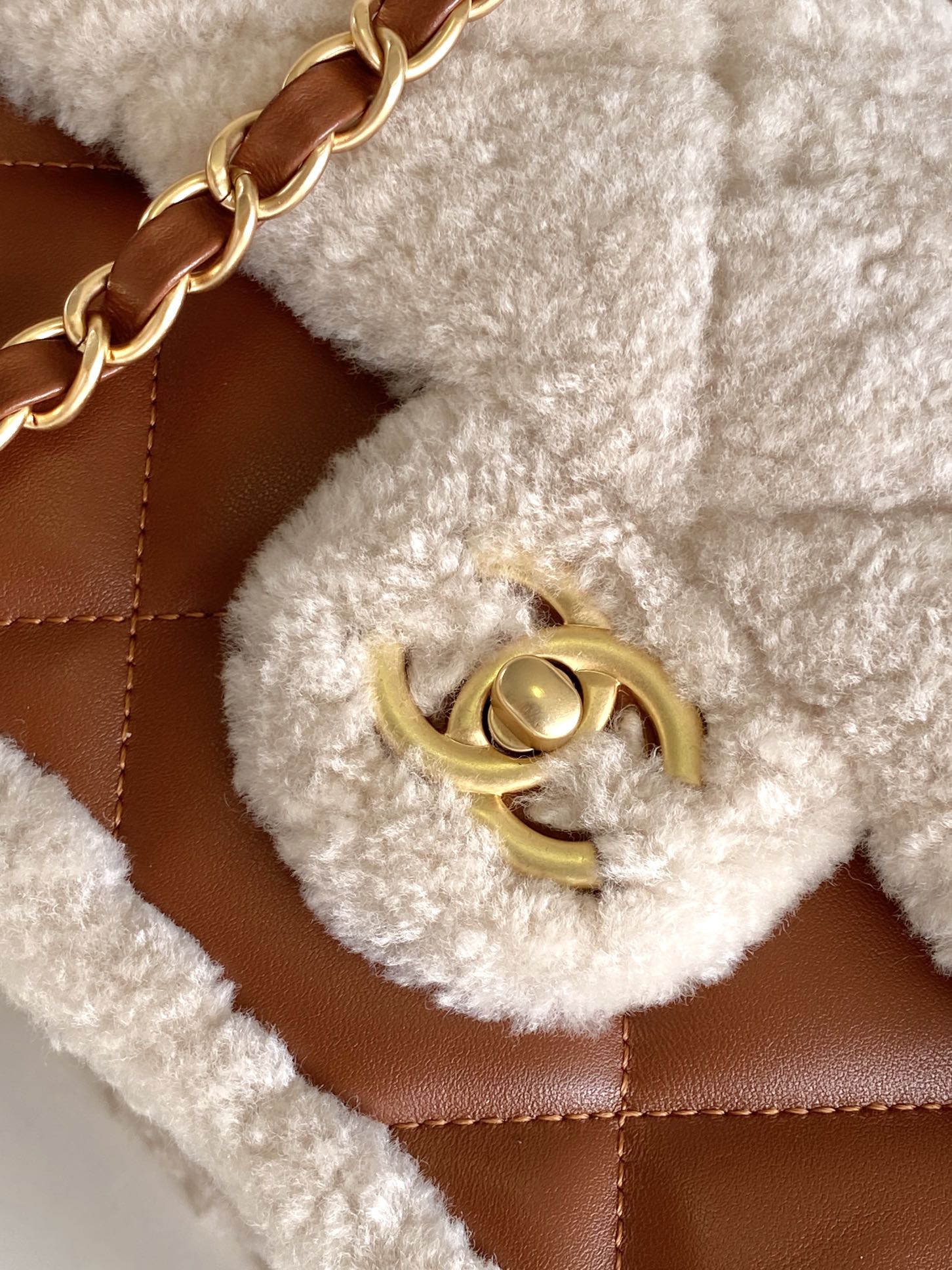 Flap Bag Small 23cm White Brown Sherling Lambskin Gold Hardware