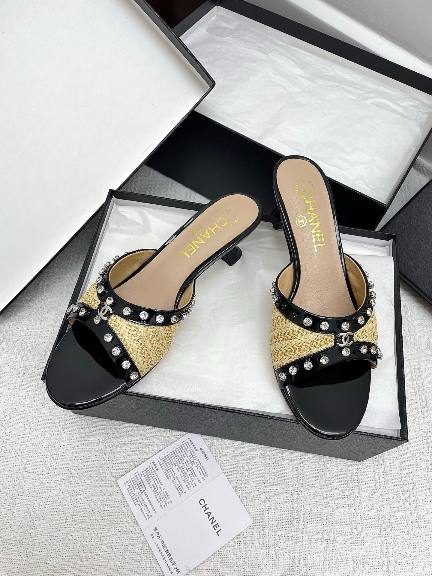 CC 25SS Slippers 5cm Yellow Raffia Black Patent Calfskin 338300