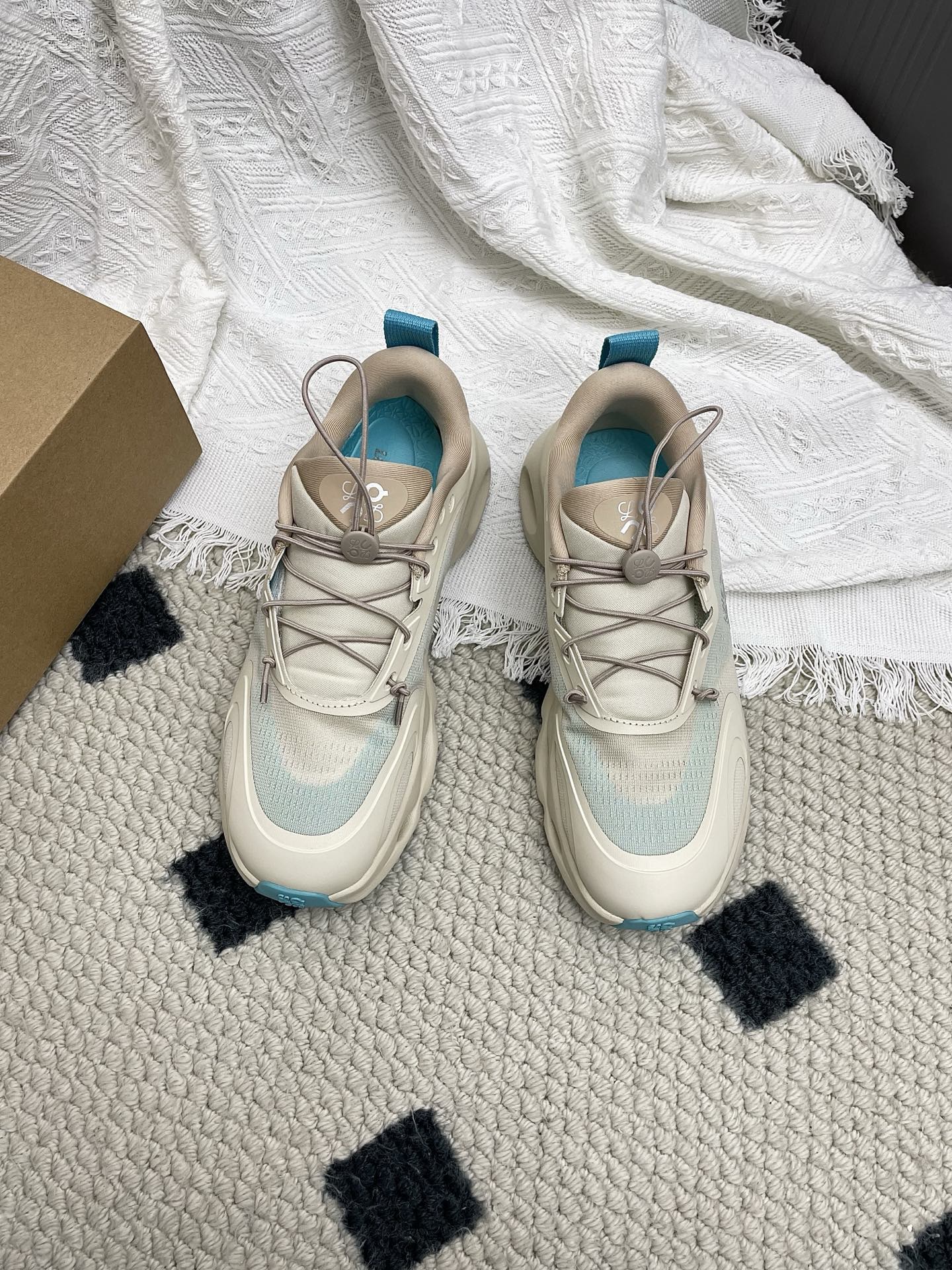 Loewe 26s Cloudsolo Sneakers In Light Blue And Beige Recycled Polyester