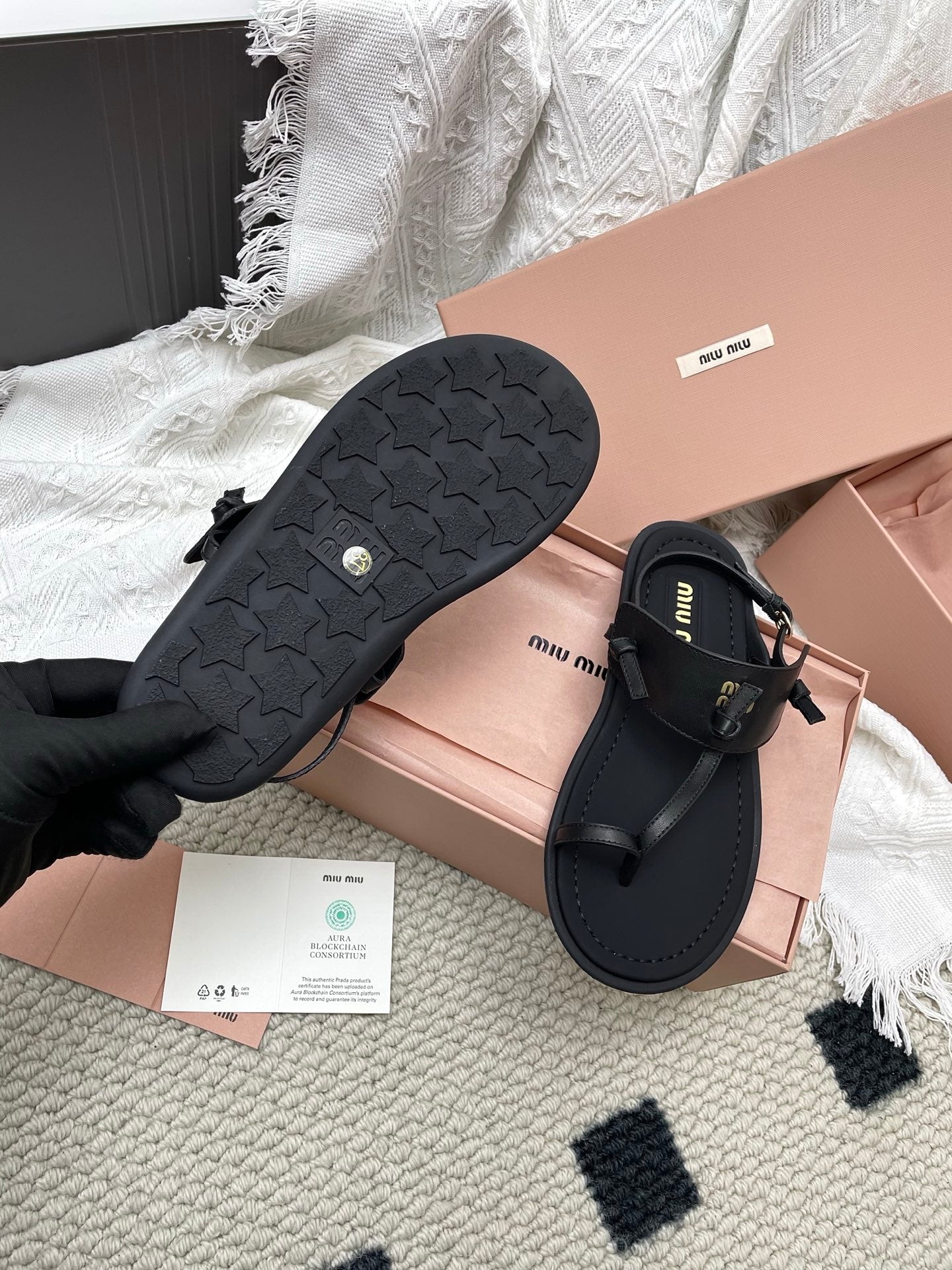 Miu 26 Flip-Flop Flat Sandals Black Leather 611340