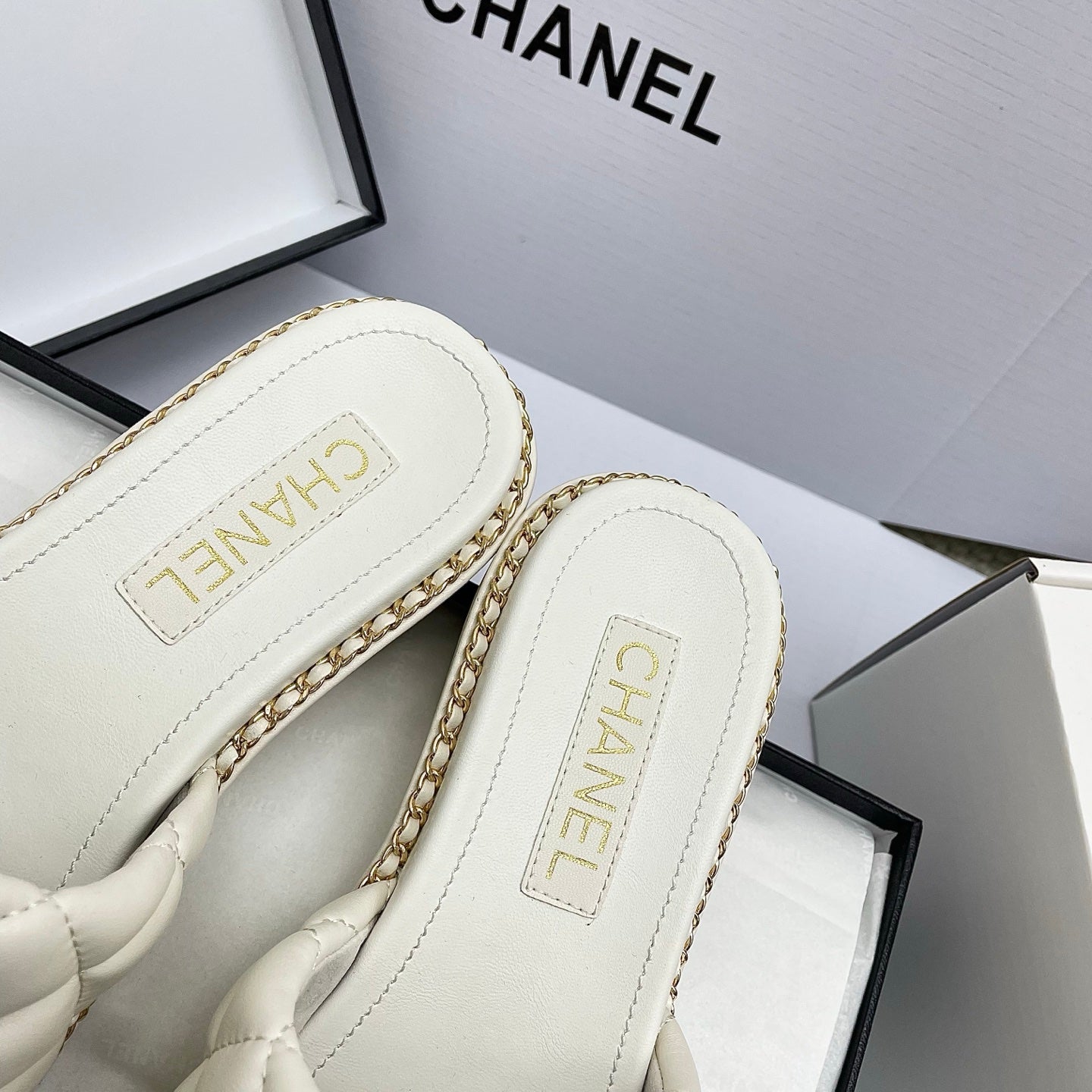 CC 26SS White Gold Quilted Lambskin 726540