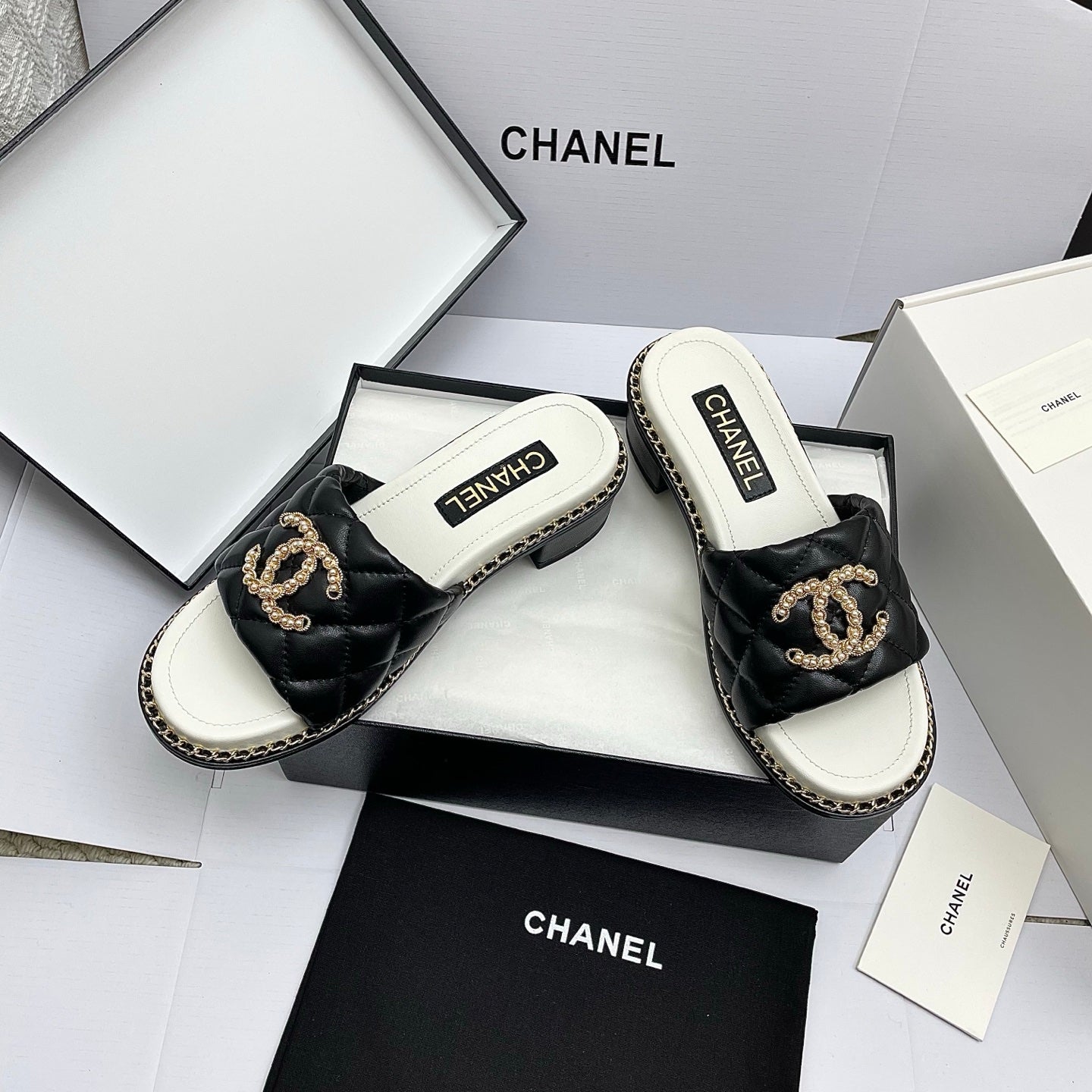 CC 26SS Black White Gold Quilted Lambskin 726542
