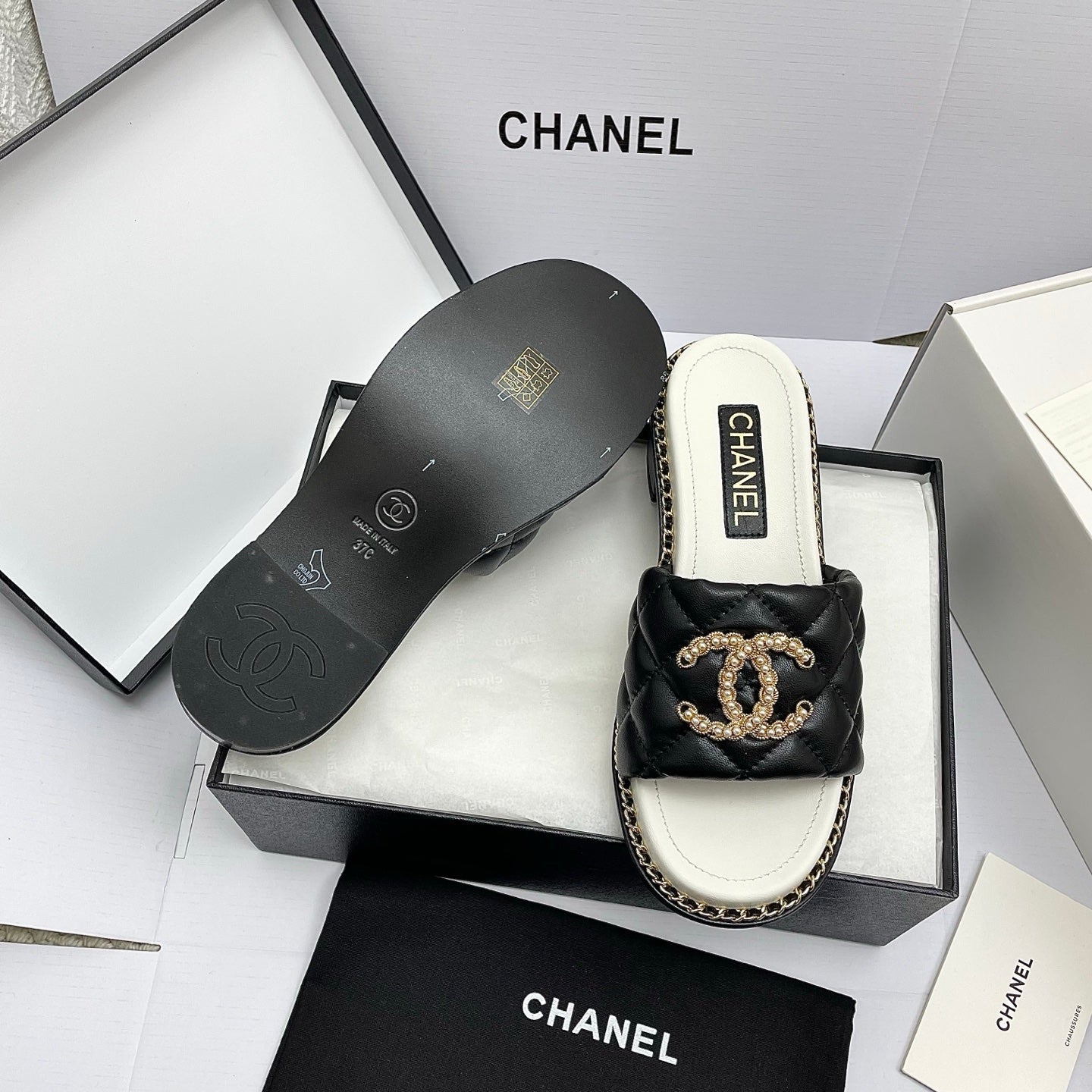 CC 26SS Black White Gold Quilted Lambskin 726542