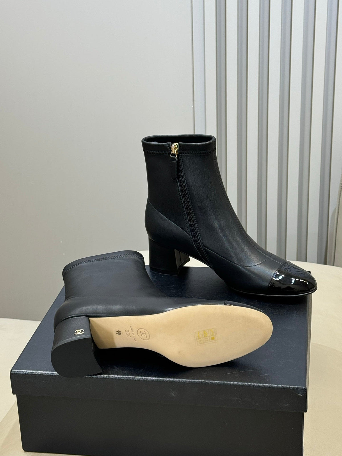 CC 26s Cap-Toe Ankle Boots 5.5cm Black Leather Patent 150309