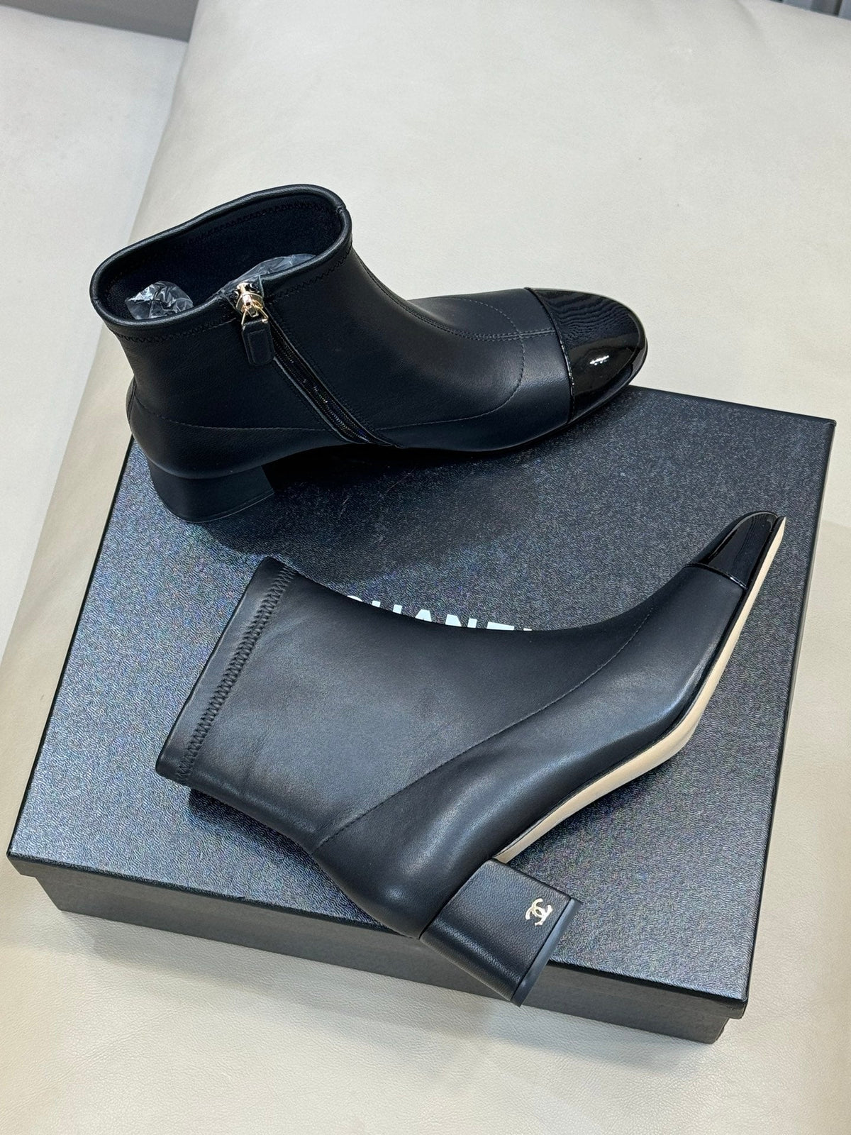 CC 26s Cap-Toe Ankle Boots 5.5cm Black Leather Patent 150309