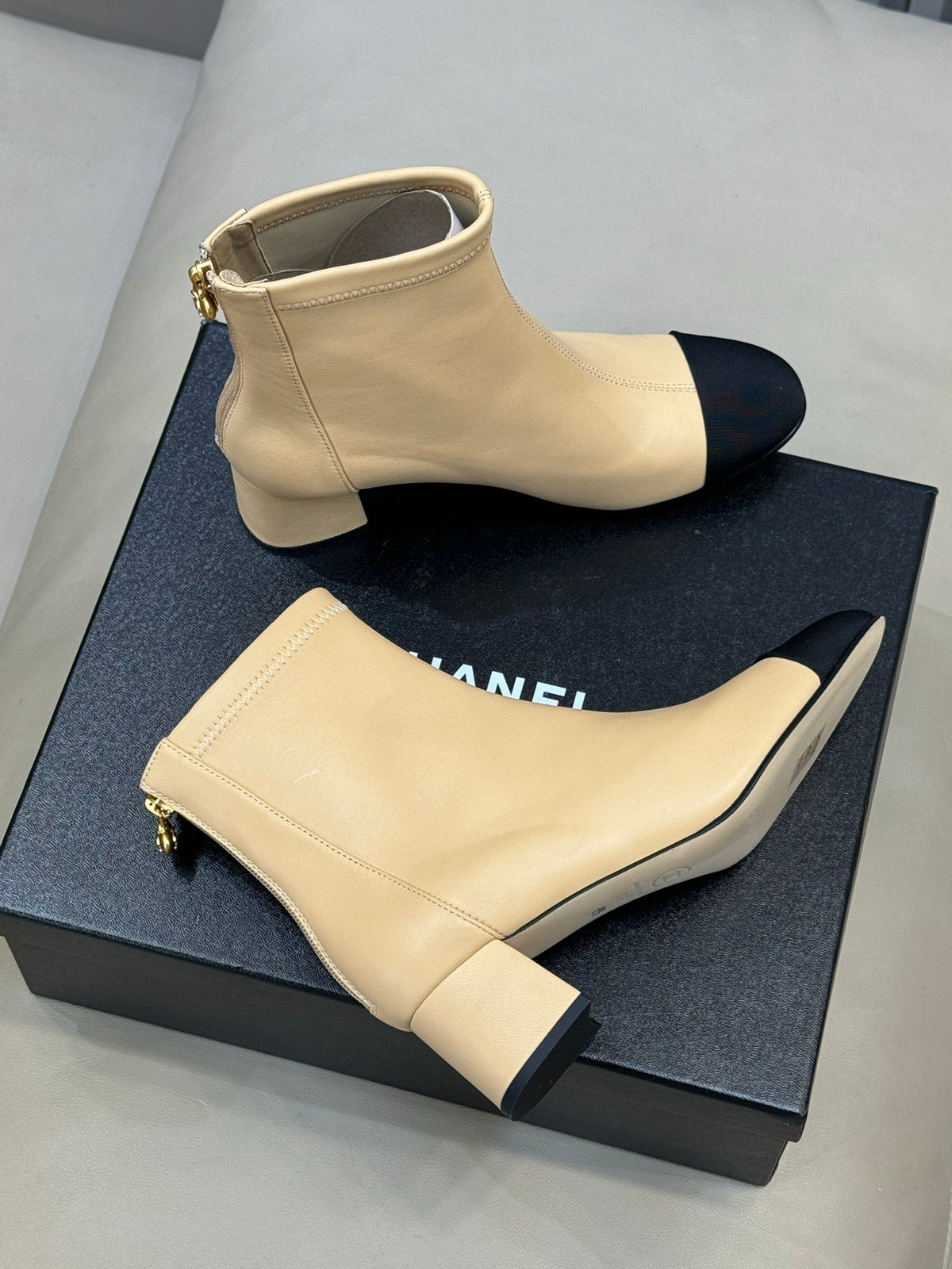 CC 26s Cap-Toe Ankle Boots 5.5cm Beige Leather 150316