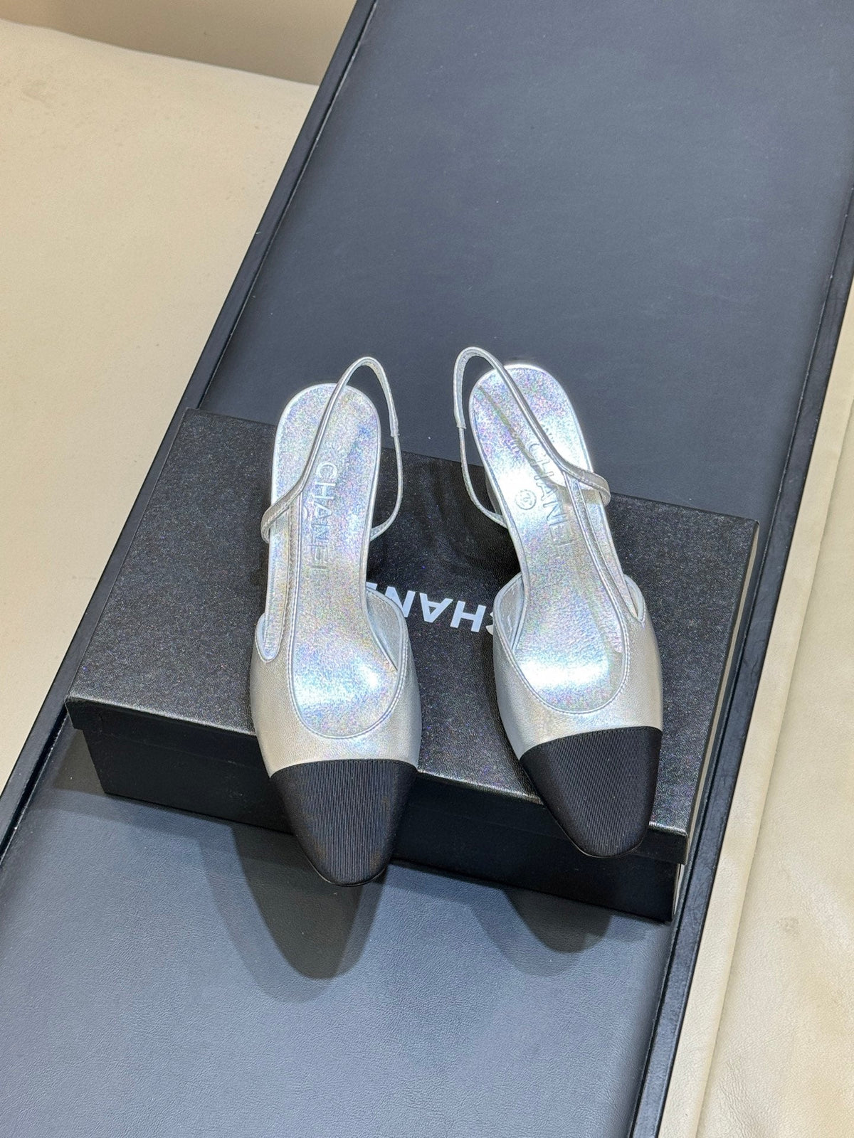 CC 26s Cap-Toe Slingbacks 6.5cm Silver Black Leather 150296