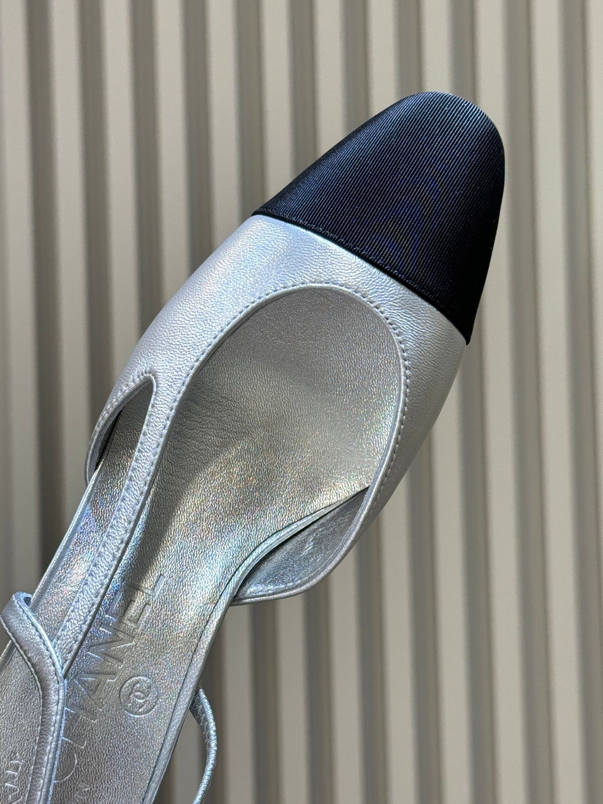CC 26s Cap-Toe Slingbacks 6.5cm Silver Black Leather 150296