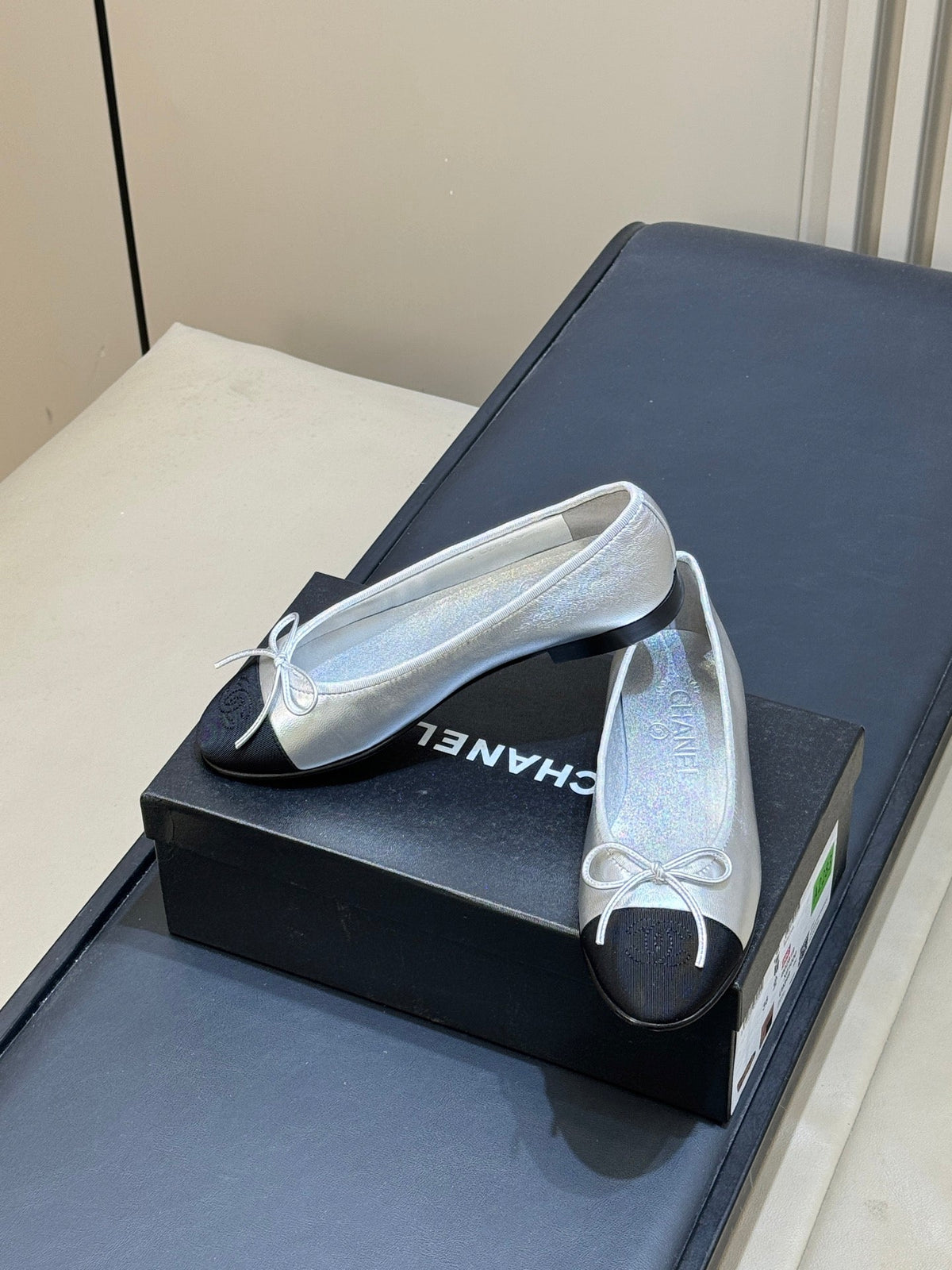 CC 26s Bow Ballet Flats 1cm Silver Black Leather 150303