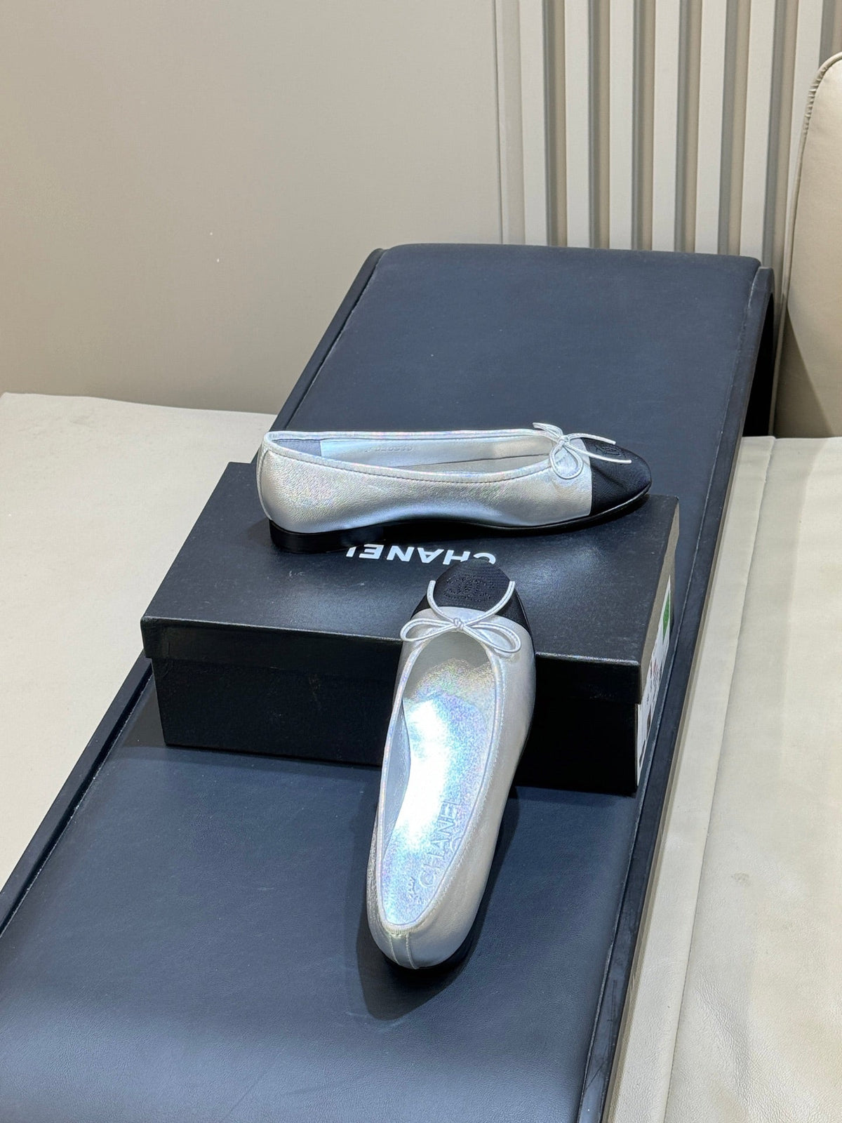 CC 26s Bow Ballet Flats 1cm Silver Black Leather 150303