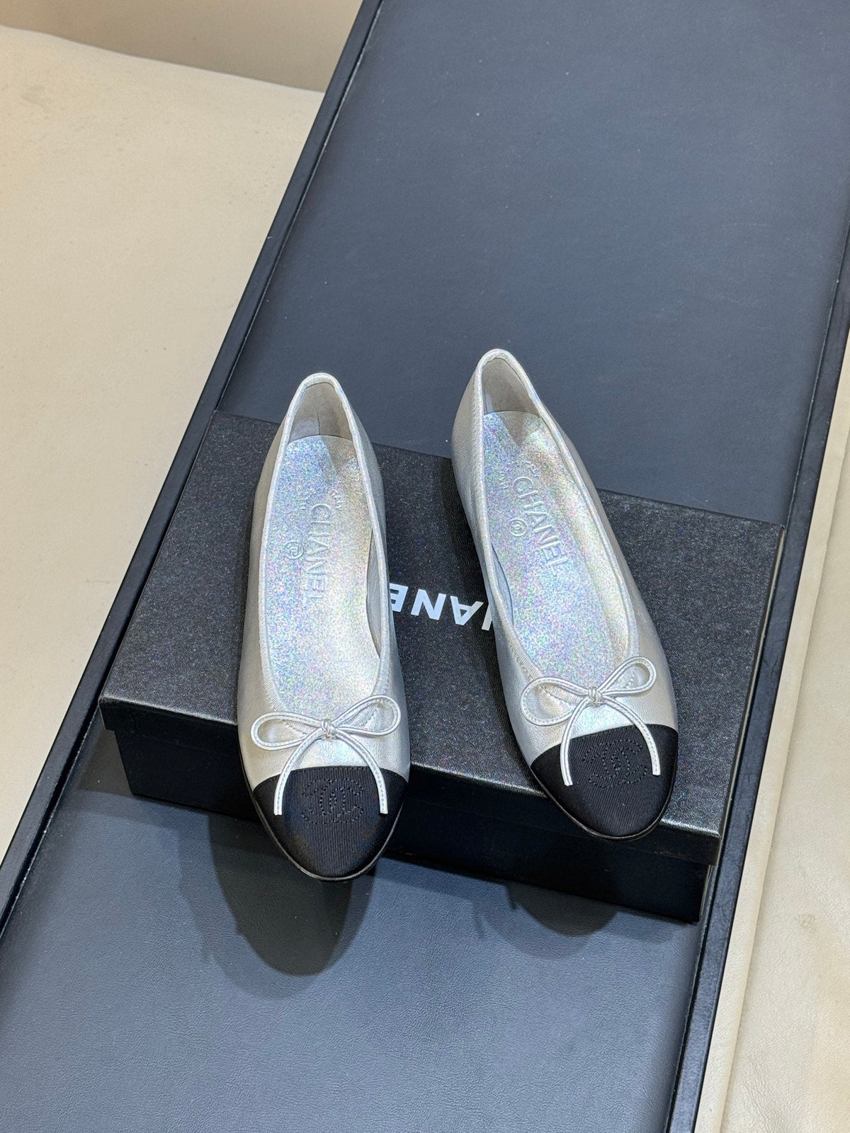 CC 26s Bow Ballet Flats 1cm Silver Black Leather 150303