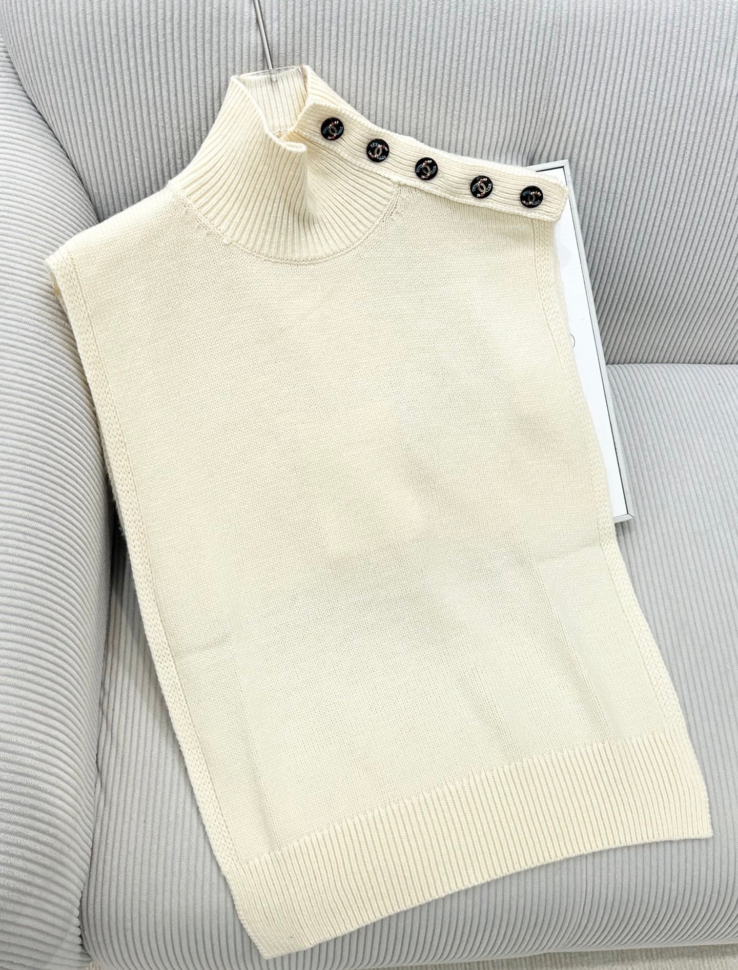 CC 26s High-Neck Single-Breasted Knitted Vest Cream Wool 415558