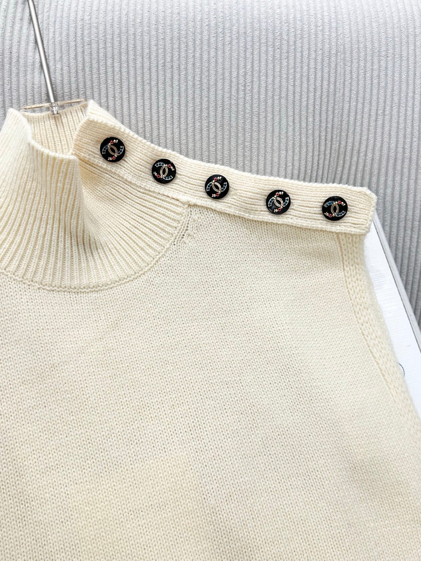 CC 26s High-Neck Single-Breasted Knitted Vest Cream Wool 415558