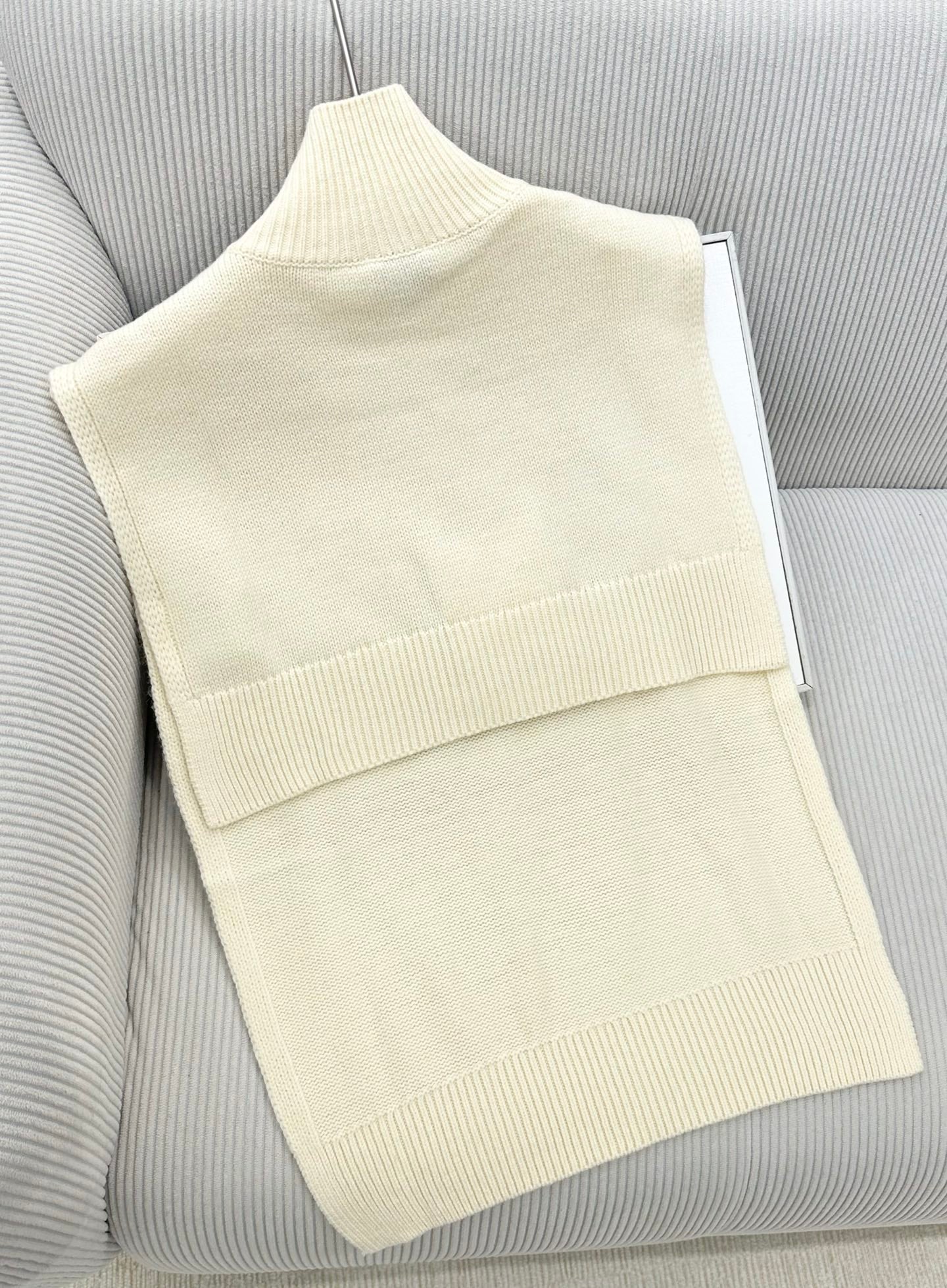 CC 26s High-Neck Single-Breasted Knitted Vest Cream Wool 415558