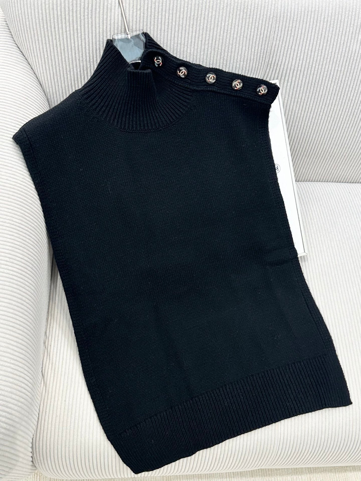 CC 26s High-Neck Single-Breasted Knitted Vest Black Wool 415560
