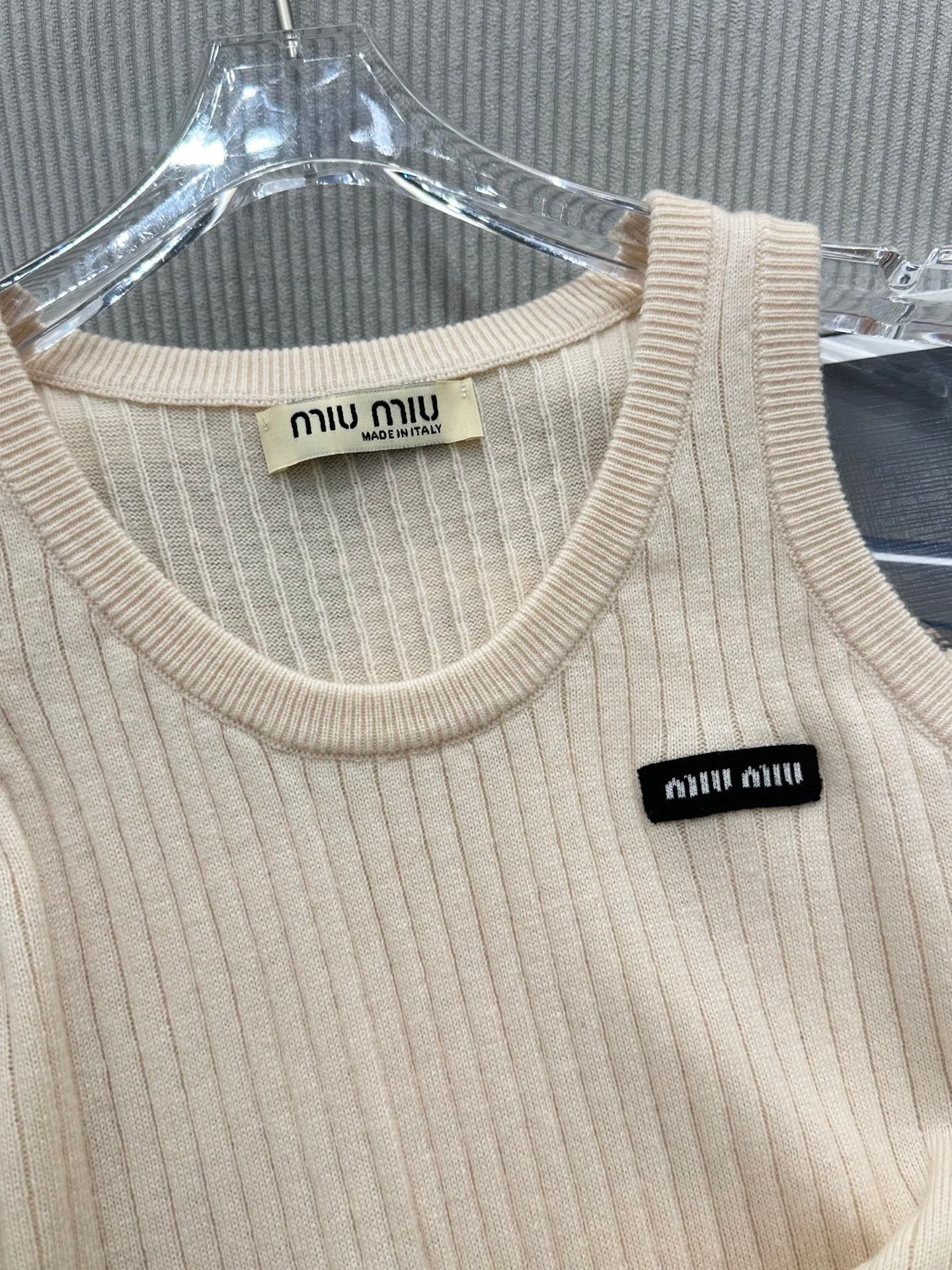 Miu 26s Knitted Vest Top Grey Wool 415562