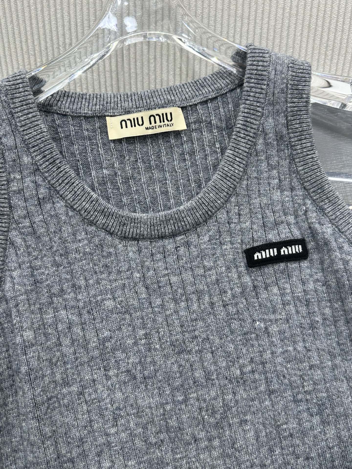Miu 26s Knitted Vest Top Grey Wool 415564