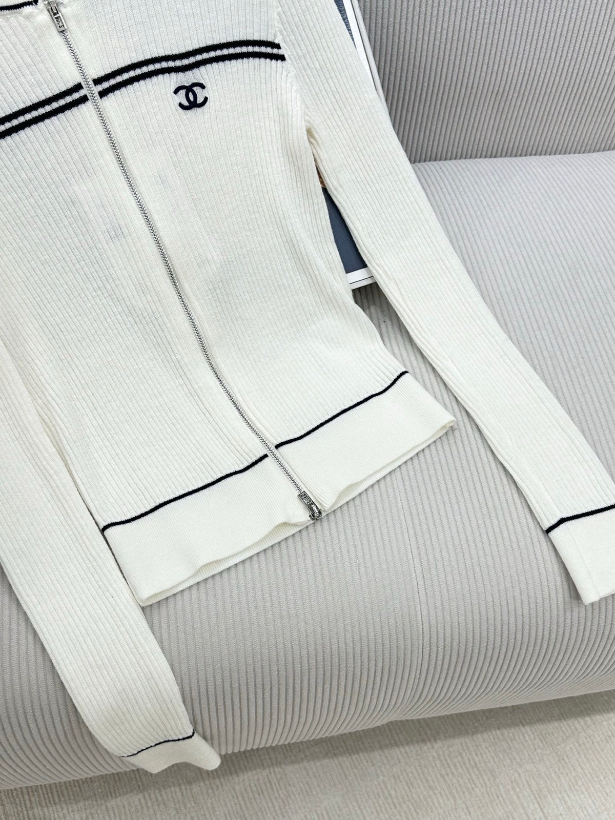 CC 26s Neck Knitted Zipper Cardigan White Wool 426269