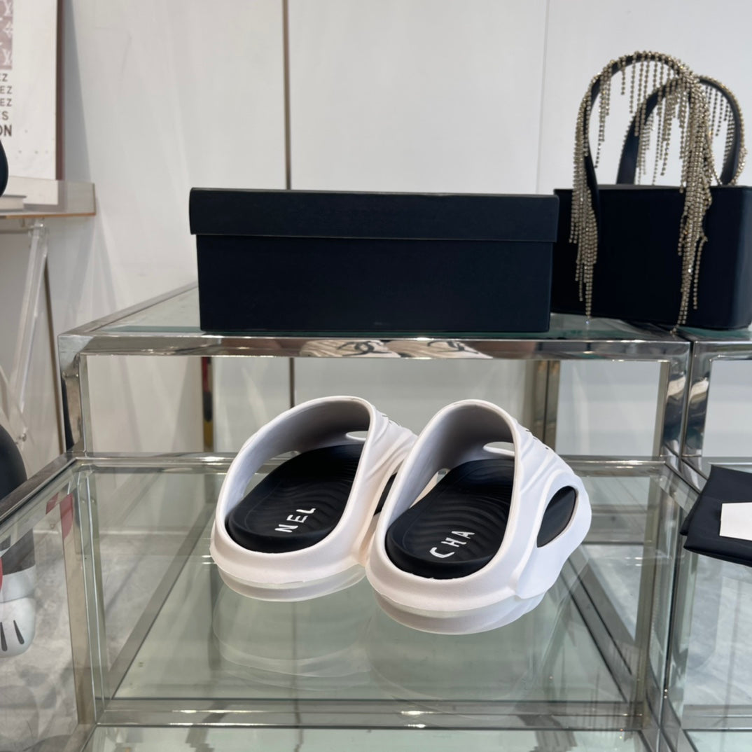 CC Slippers White Foam 204137