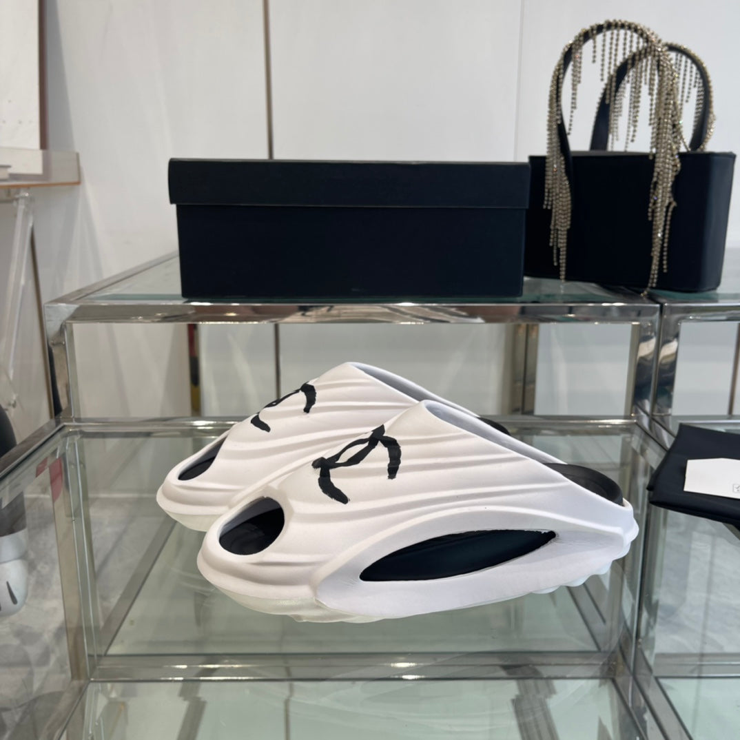 CC Slippers White Foam 204137