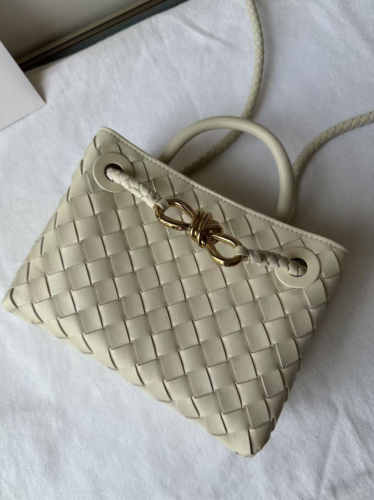 BV Small Andiamo Bag 20cm Ecru Intrecciato Leather 291450