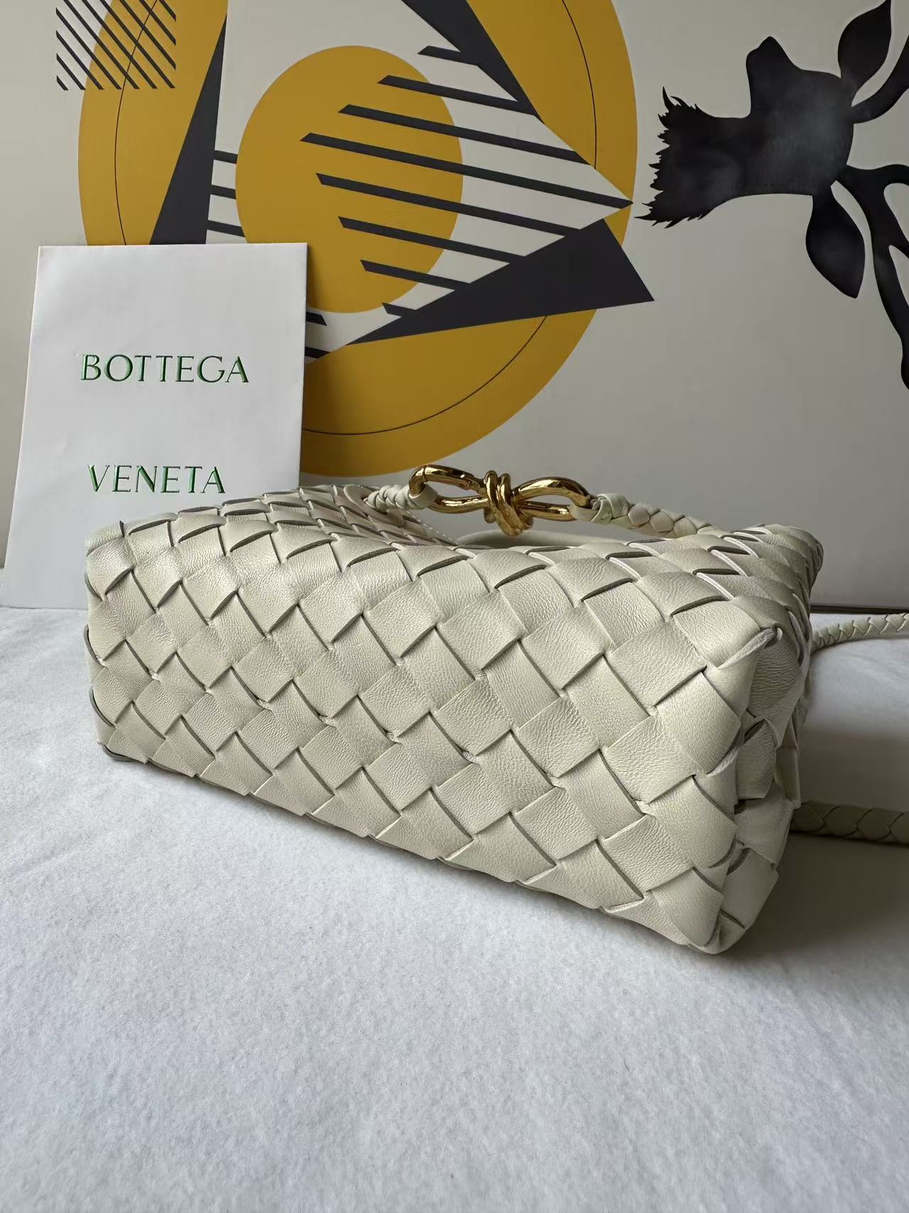 BV Small Andiamo Bag 20cm Ecru Intrecciato Leather 291450