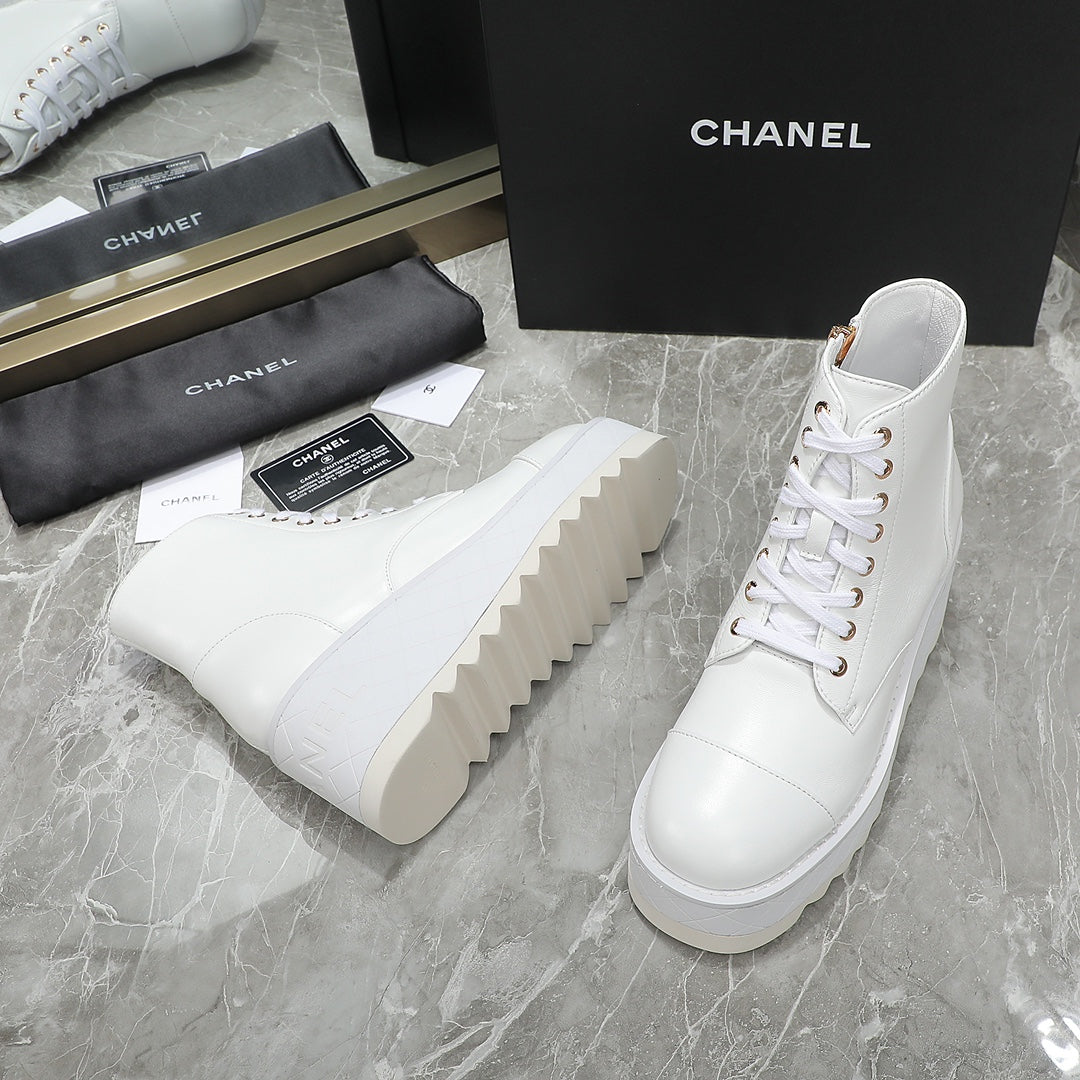 CC 24 Interlocking Logo Combat Boots 100mm White Lambskin 432650