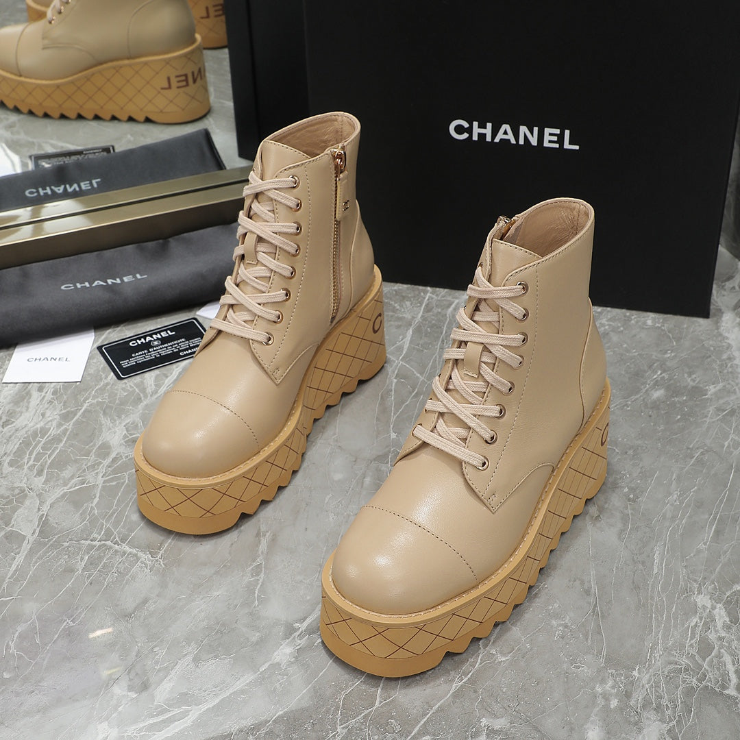 CC 24 Interlocking Logo Combat Boots 100mm Beige Lambskin 432651