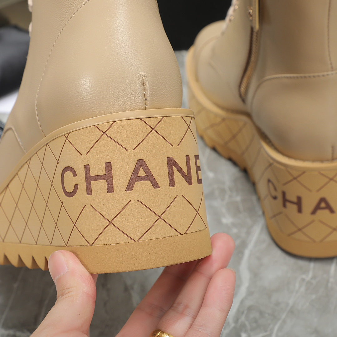 CC 24 Interlocking Logo Combat Boots 100mm Beige Lambskin 432651