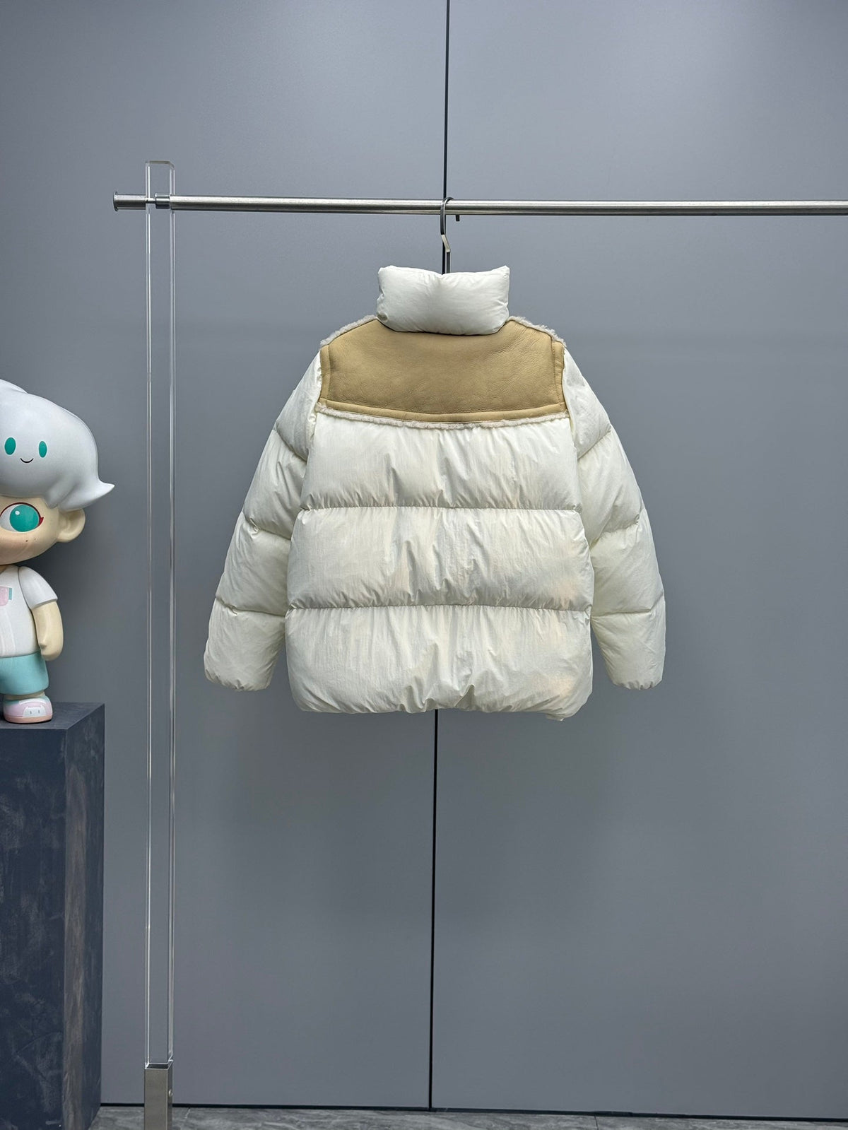 Moncler 26s Jacket Jotty Short Down Jacket Ivory Leather Nylon 427765