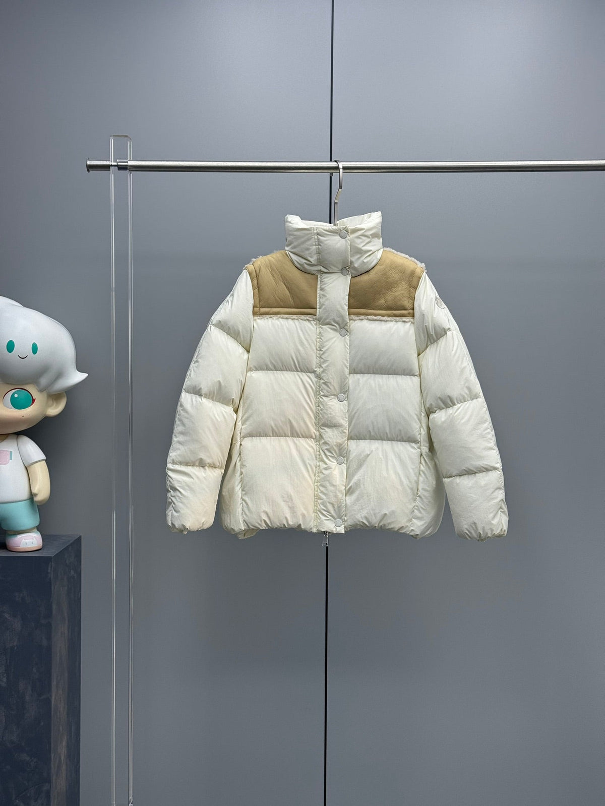 Moncler 26s Jacket Jotty Short Down Jacket Ivory Leather Nylon 427765