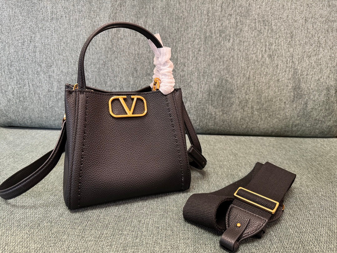 VALENTINO small 19 handbag black calfskin 538538