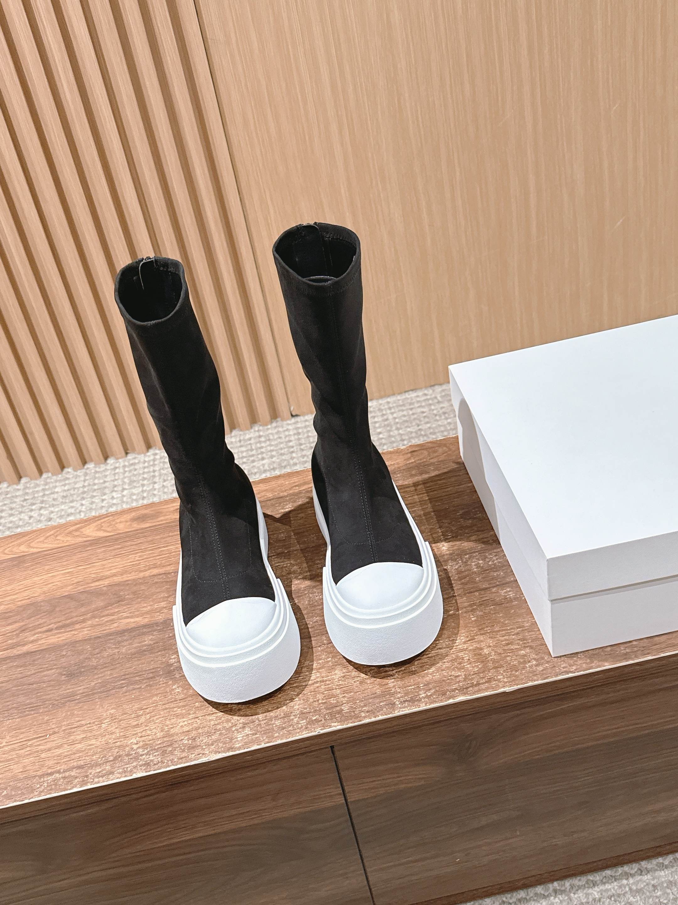 The Row Thick-soled Classic Round Toe Stretch Boots Black White Suede 444176