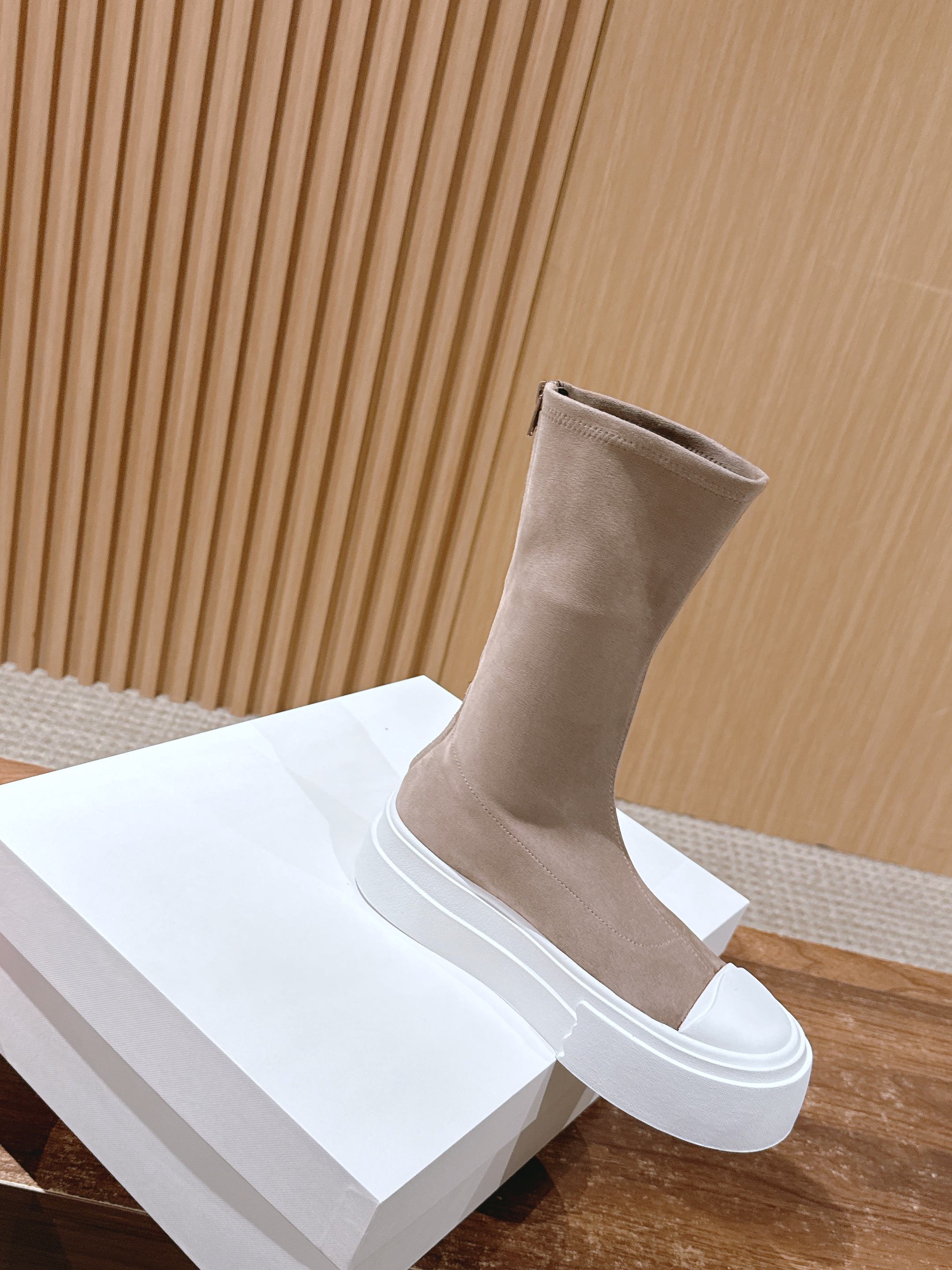 The Row Thick-soled Classic Round Toe Stretch Boots Light Brown White Suede 444174