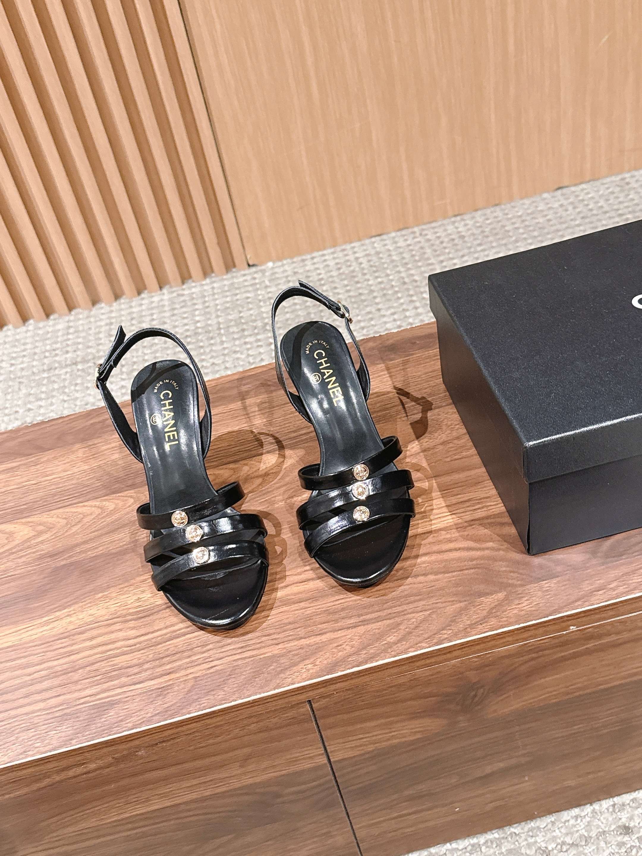 CC 26SS Sandal 8.5cm Black Elephant Leather 692564