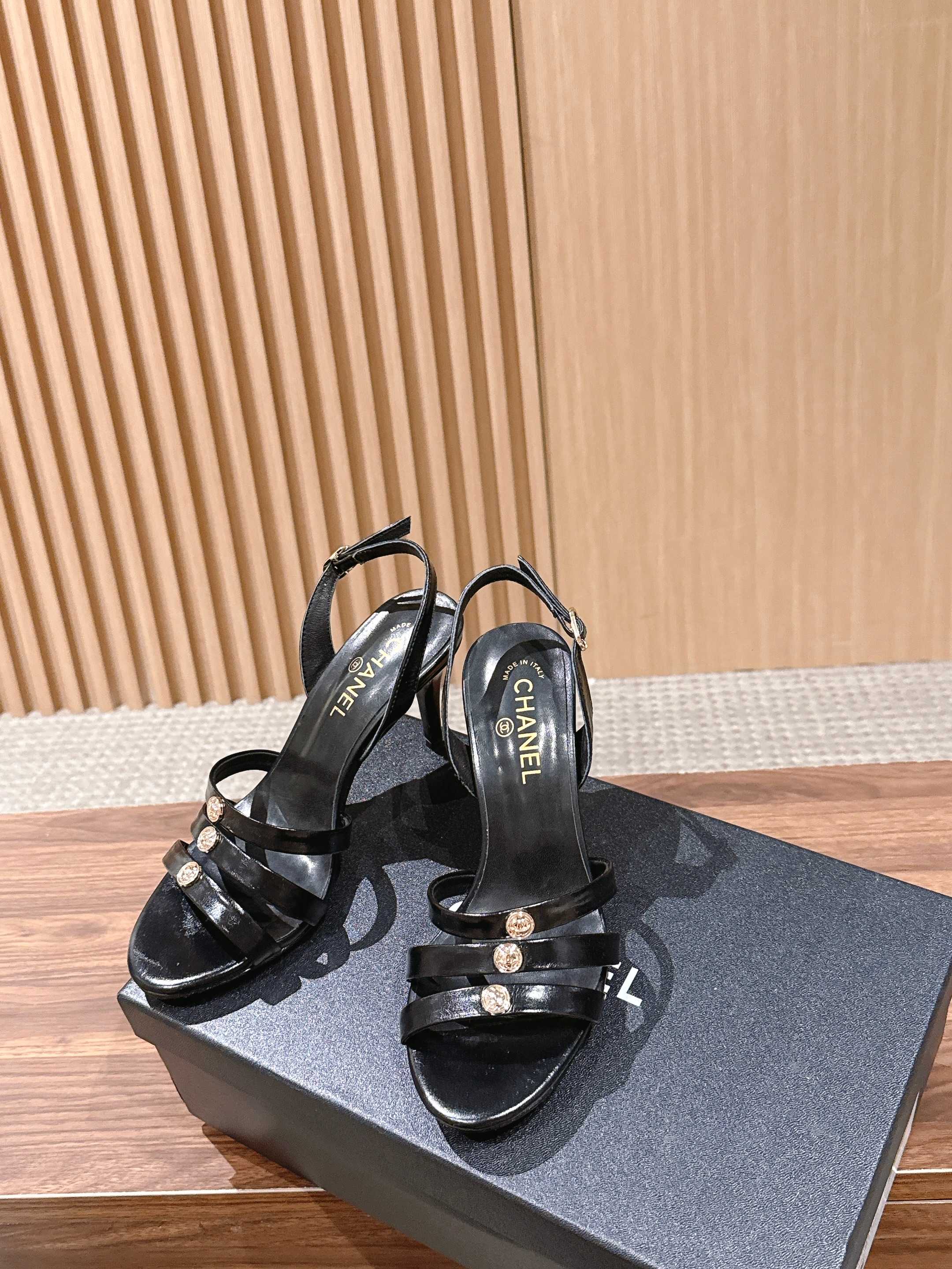 CC 26SS Sandal With Stud 8.5cm Black Elephant Leather 692564